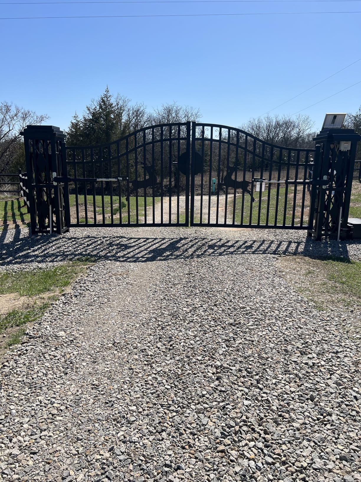 TOPENS AD8S Automatic Solar Gate Opener for Heavy Duty Dual Swing Gates Up to 18ft per Arm customer photo 2