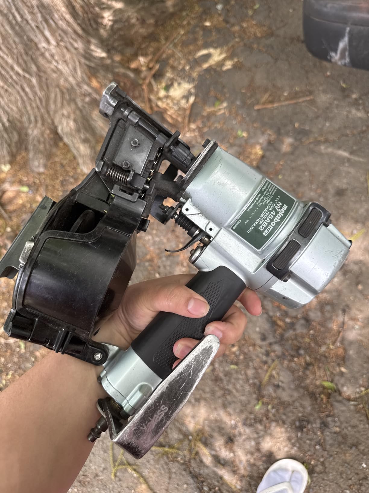 Metabo HPT Pneumatic Roofing Nailer, 16 Degree Asphalt Shingles, NV45AB2 | Drives Nails 7/8 to 1-3/4 in, Coil Nail Magazine, Pro-Grade Power Tool customer photo 1
