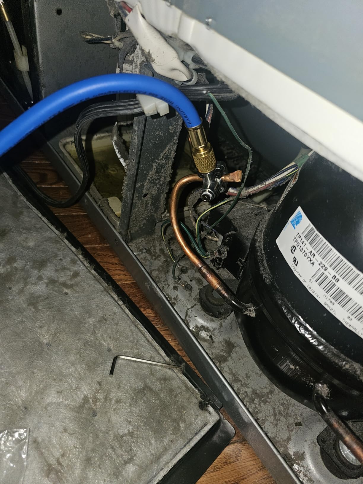 Refrigerator Freon Recharge Kit, AC Recharge Kit with BPV31 Piercing Valve, R134a/R-12/R-22 Refrigerant Charging Gauge Hose Set for Home Refrigerators, AC Refrigerant System customer photo 1