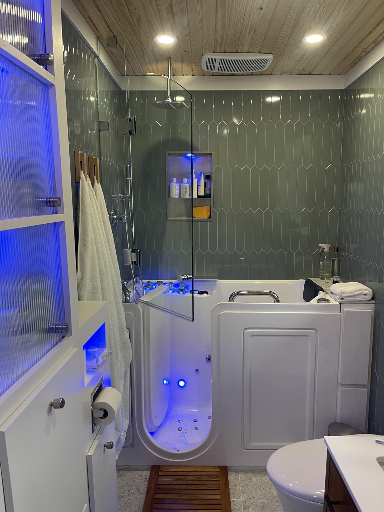 ANZZI Walk-In Tub, 27 x 53 in, Left Drain, 12 Whirlpool & 18 Air Jets, Inline Heater, Quick Fill, Handheld Shower, ADA Seat, Headrest, Aromatherapy & Chromatherapy, 110 V, White customer photo 2
