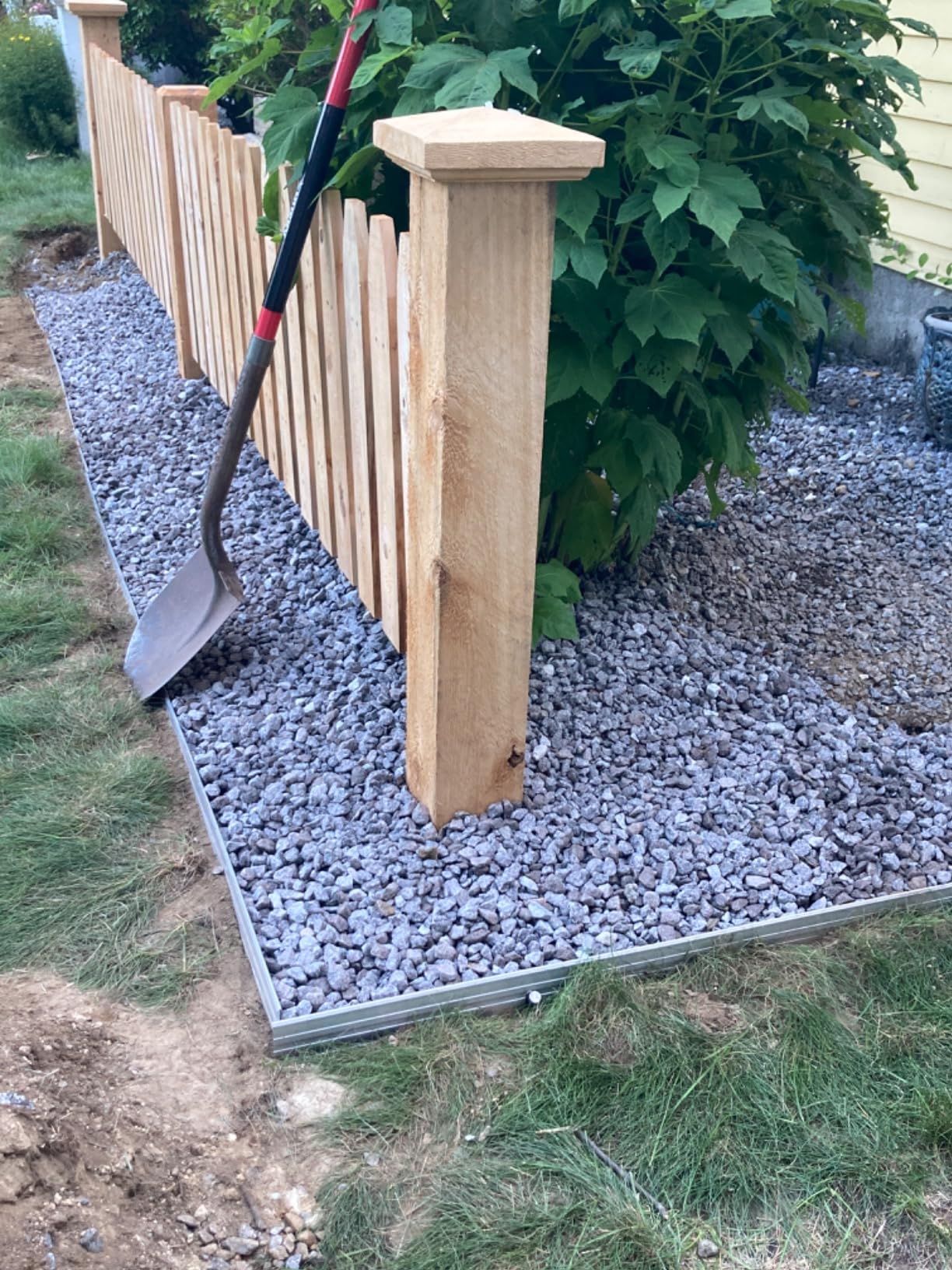 Dreamscape E-Z Edge Aluminum Landscape Edging - 4 Strips, 6ft Each (24ft Total), Black Painted - Professional Quality Landscaping Border, Metal Divider for Lawn, Garden, Flowerbed customer photo 2