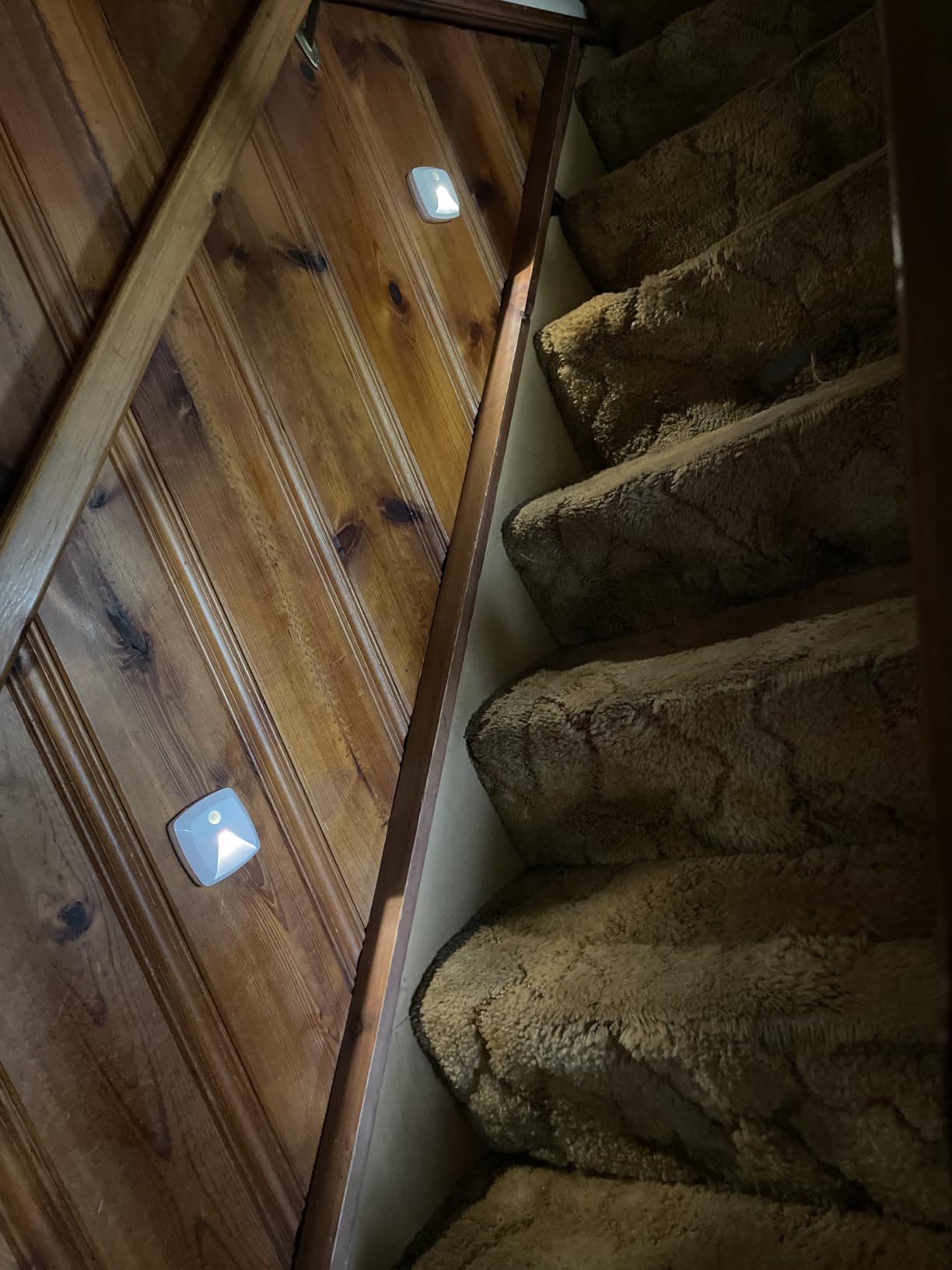 innofox 6-Pack Stick-on Motion Sensor Lights, Warm White LED Night Light, Stick-Anywhere Stair Lights, Closet Light, Battery Operated Wall Light for Kitchen, Hallway, Bedroom, Bathroom, Stairs customer photo 1