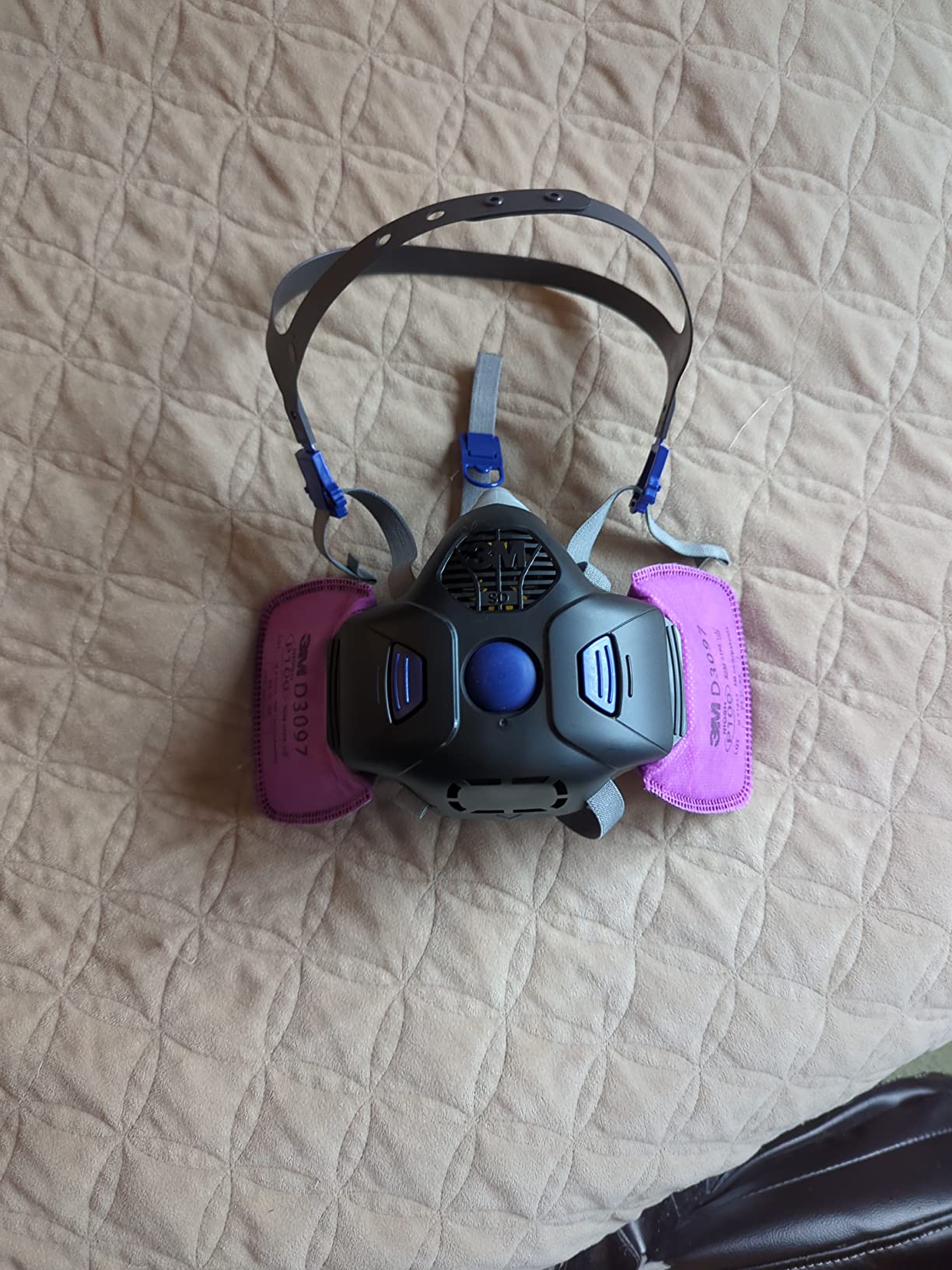 3M Reusable Respirator, Secure Click Half Face Respirator with Speaking Diaphragm and Push Button Seal Check, HF-802SD, Medium customer photo 1