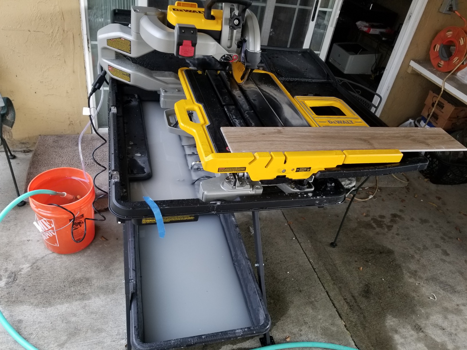 DEWALT Wet Tile Saw with Stand, 10 Inch, 15-Amp, 1,220 MWO, Corded (D36000S) customer photo 1