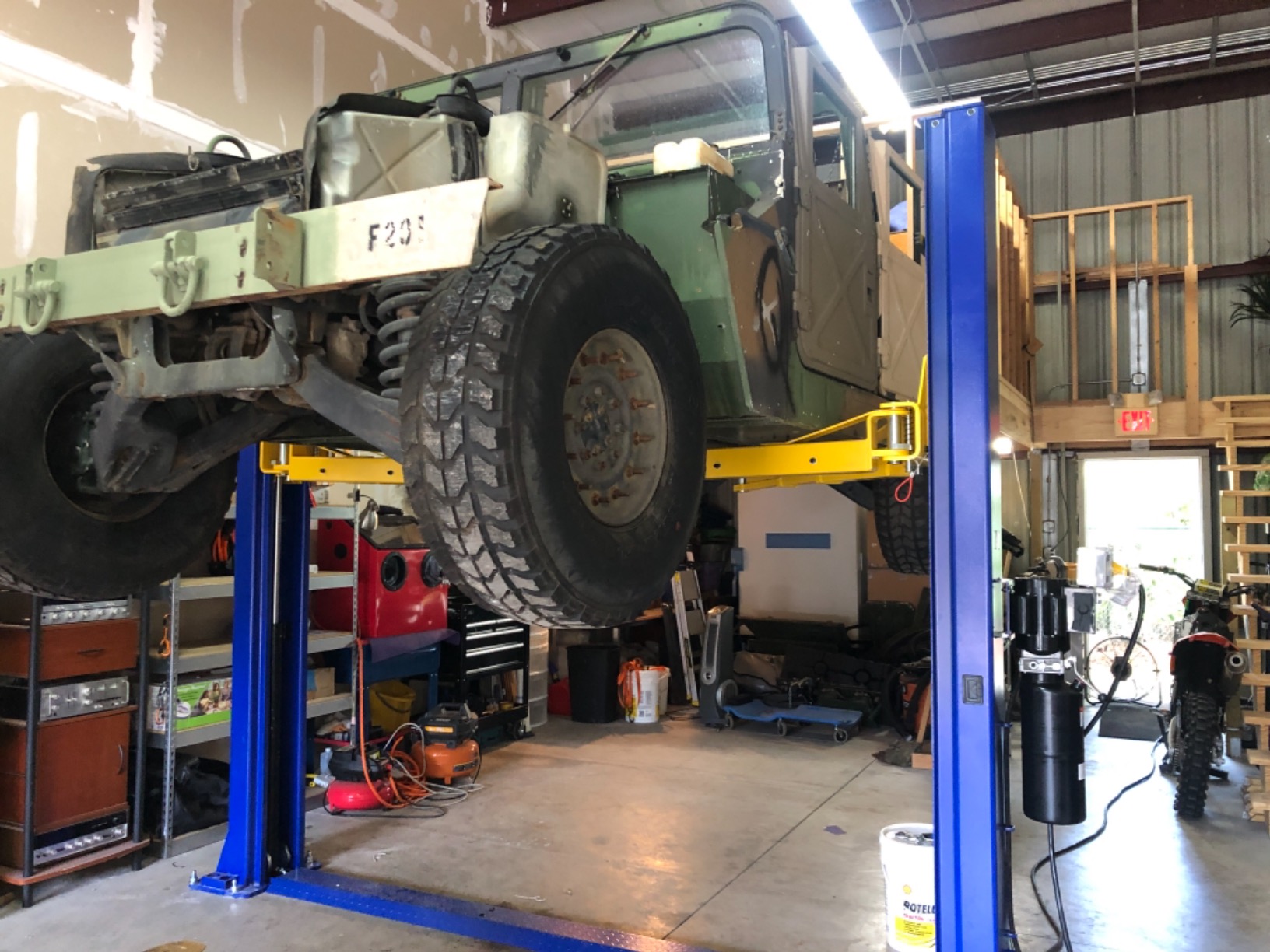 HW-10KBP 10000LB Two Post Floor Plate Car Lift 3 Year Warranty | Rigid Double S Columns. Carriage Stronger Commercial-grade Steel. Floor Plate for Home & Auto shops with Height Limited customer photo 2