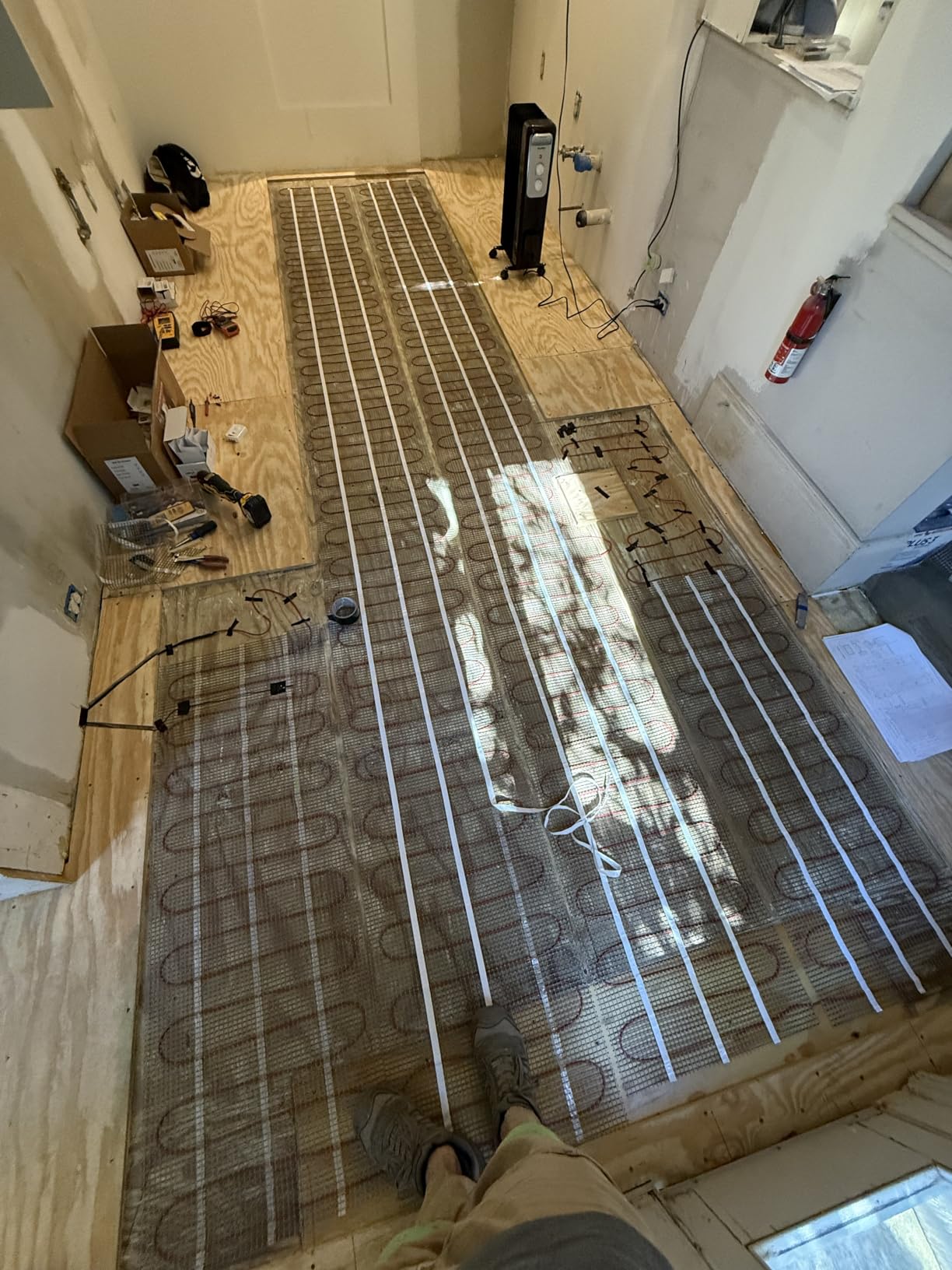 LuxHeat 25sqft Floor Heating Mat Kit - 120v Under Floor Heating System - Electric Radiant Heated Flooring System for Tile & Laminate - Includes UWG4 WiFi Programmable Thermostat w/GFCI, Alarm & Sensor customer photo 1