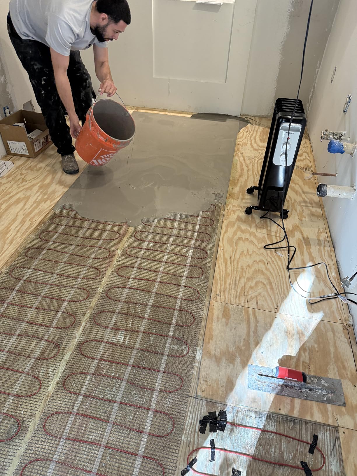 LuxHeat 25sqft Floor Heating Mat Kit - 120v Under Floor Heating System - Electric Radiant Heated Flooring System for Tile & Laminate - Includes UWG4 WiFi Programmable Thermostat w/GFCI, Alarm & Sensor customer photo 2