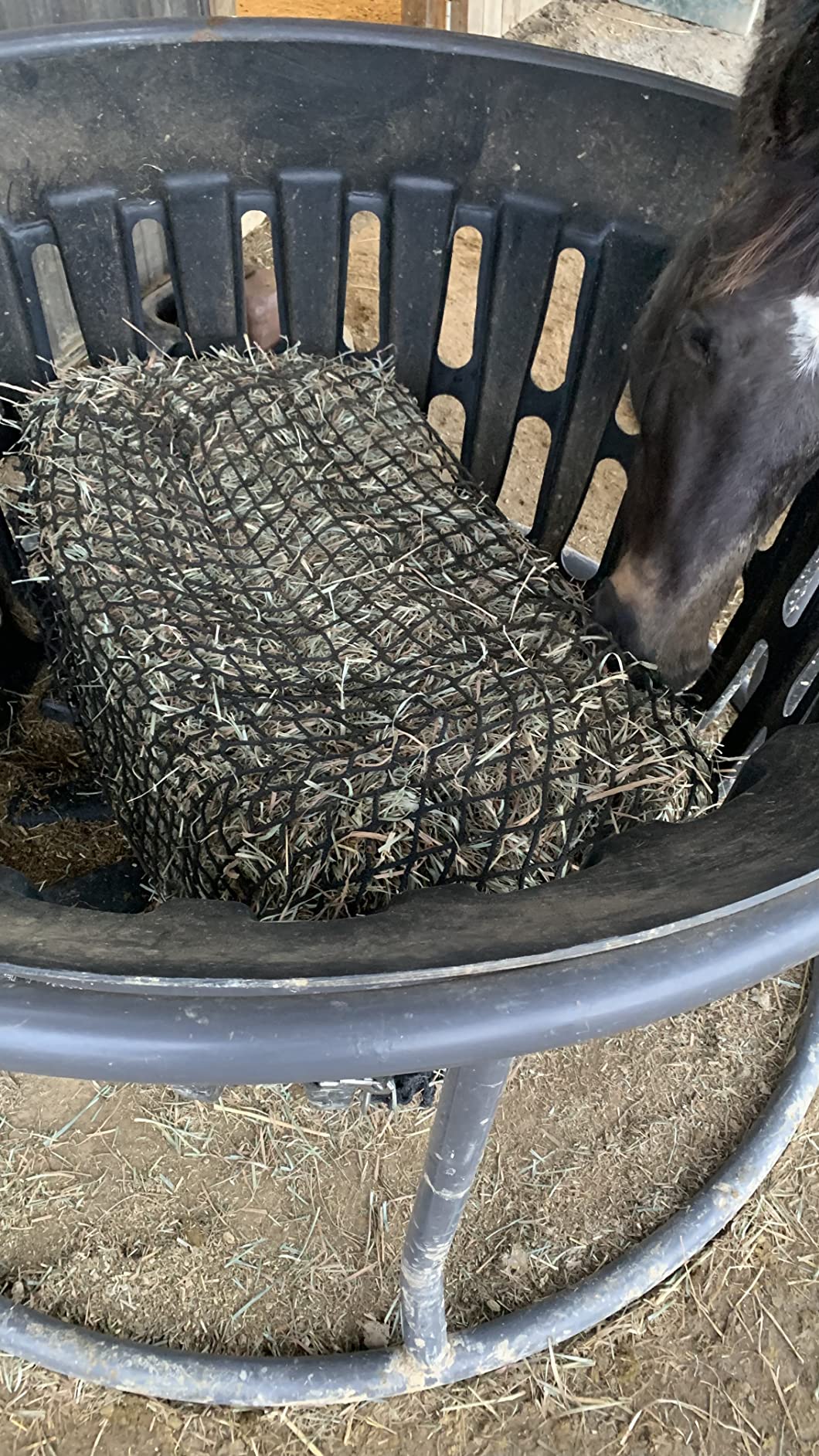 Aoneky Knotless Hay Net for Horses, Large Slow Feed Hay Bag 47 Inches, Fits 36x18x18 Square Bales, 1.5 Inch Opening, Durable Nylon Haynet Reduces Waste, Colic, Boredom, for Horses, Goats, Sheep, Pony customer photo 2