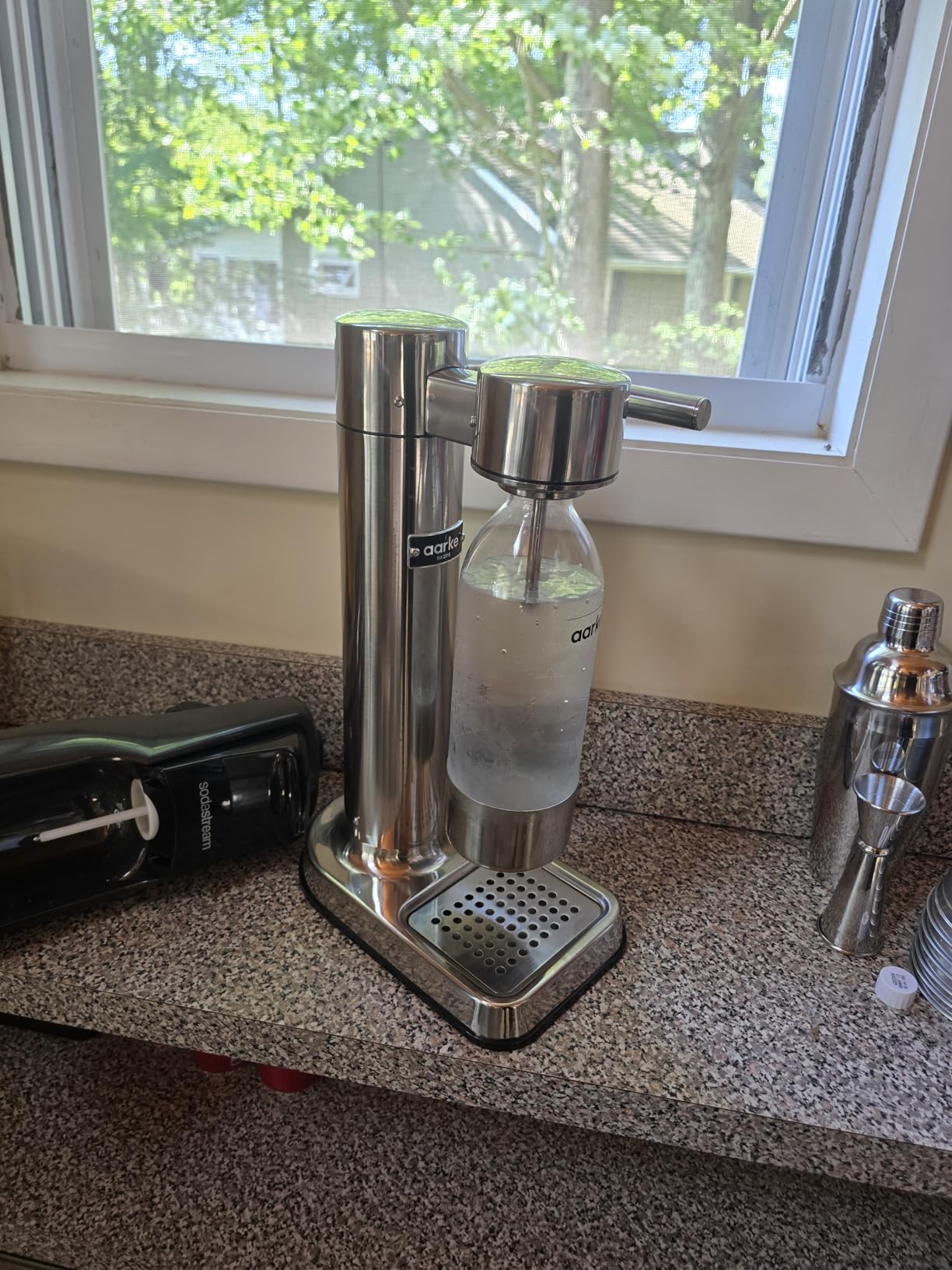 Aarke Carbonator 3 - Premium Sparkling Water Maker, Gold | Stainless Steel, Cordless Soda Maker for Home, Carbonated Water Machine, BPA-free PET Bottle Included customer photo 1