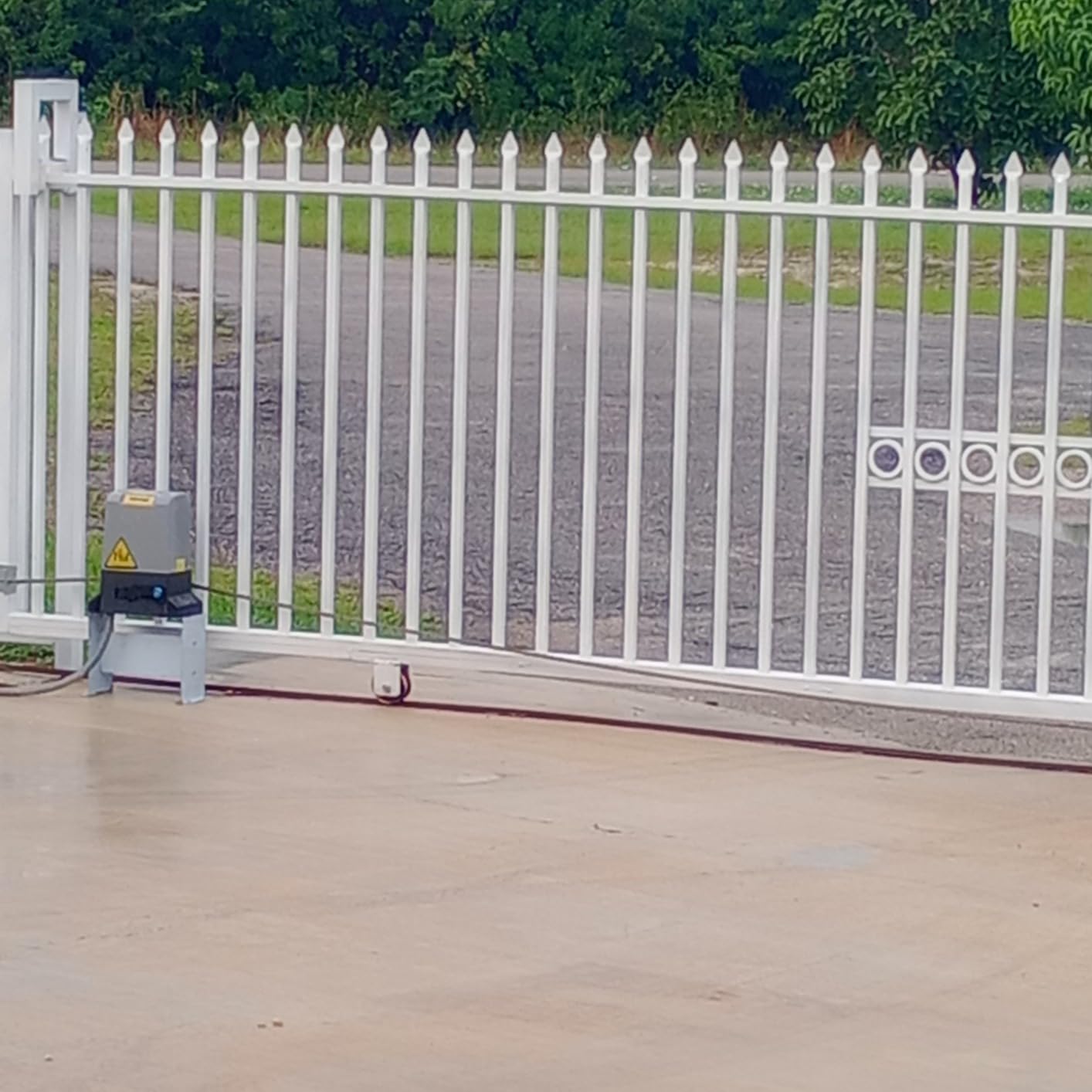 Vevor Automatic Sliding Gate Opener 1400LBS with 2 Remote Controls, Gate Operator Hardware Kit customer photo 1