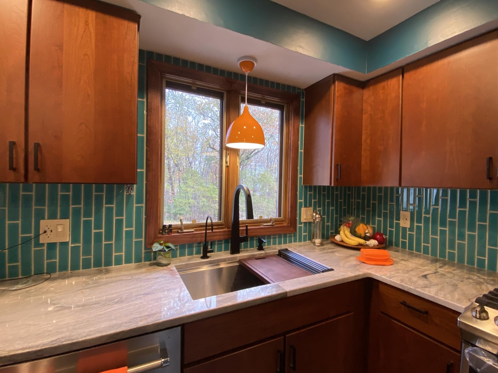 Ruvati 33-inch 16-Gauge Offset-Drain Undermount Workstation Sink - RVH8591 customer photo 2