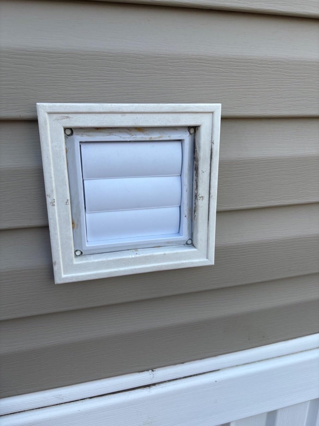4 Inch Louvered Dryer Vent Cover Outside, White Plastic Exterior Wall Vent Cap with Pest Guard Screen, Outdoor Exhaust Vent Cover for Dryer, Bathroom Fan, Laundry Room, Kitchen, Basement & Soffit Vent customer photo 1