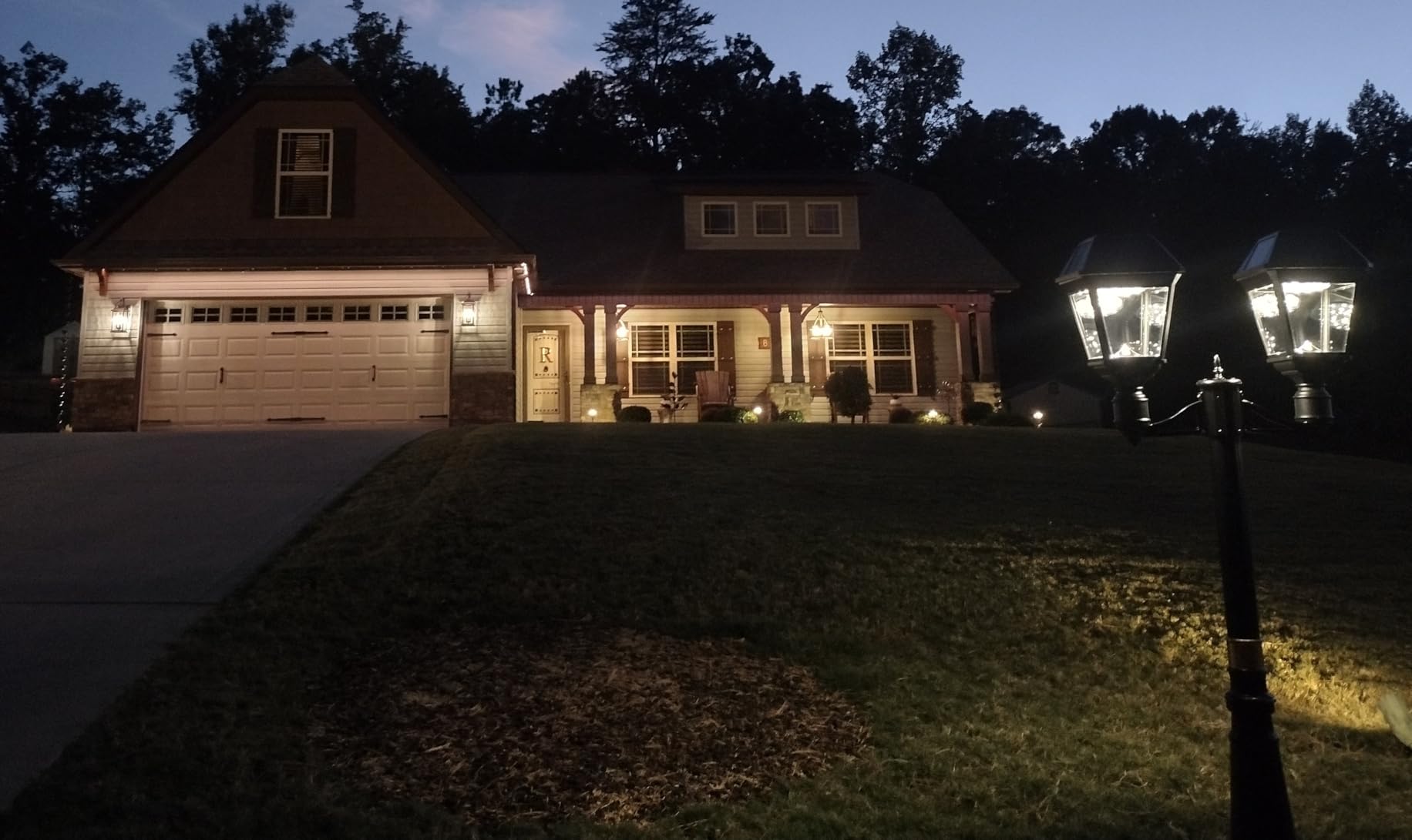 Gama Sonic Solar Lamp Post Light Outdoor - 300 Lumens - IP65 Waterproof - Dual Color Temp - 3-Inch Fitter - Cast Aluminum Mount customer photo 1