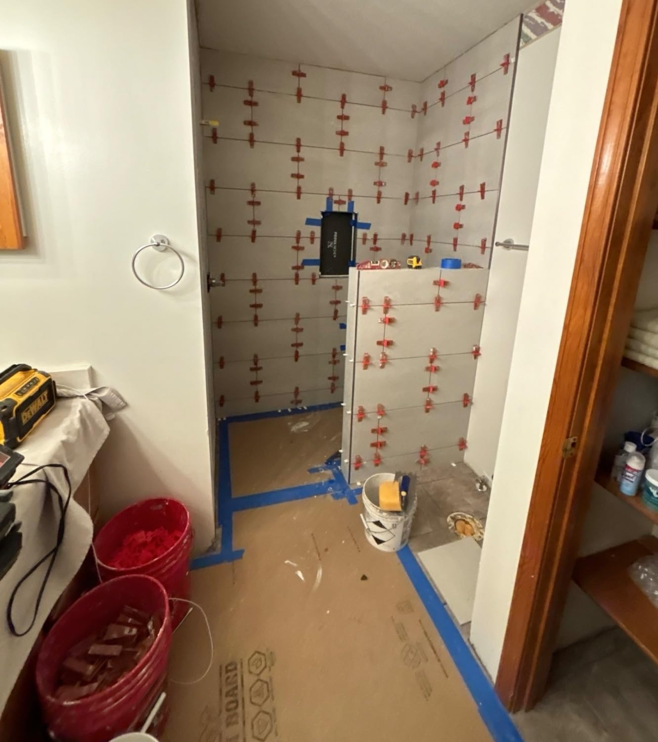 Raimondi Leveling System Heavy Duty Tile Leveling System 1/8'' HD Clips 2200pc Box, Red customer photo 1