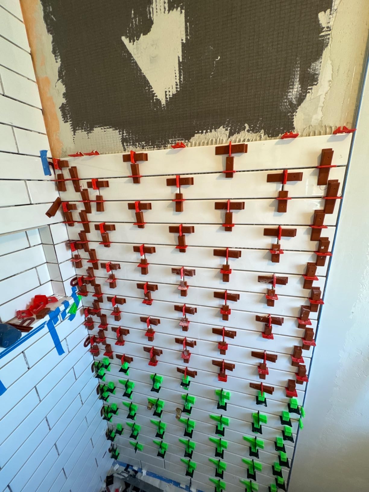 Raimondi Leveling System Heavy Duty Tile Leveling System 1/8'' HD Clips 2200pc Box, Red customer photo 2