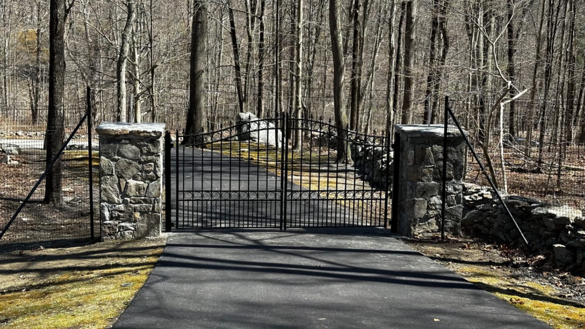 ALEKO Dual Swing Driveway Gate (14x6 London) | Anti-Rust Galvanized Steel, Outdoor Fence Security Barrier customer photo 2