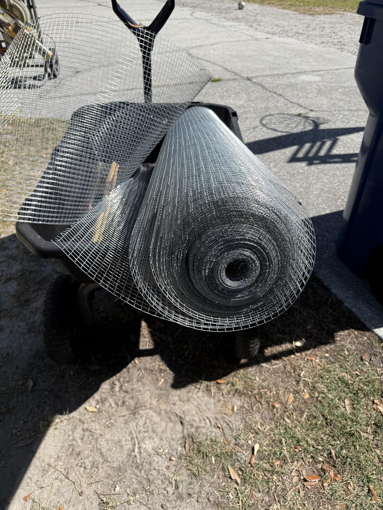 Land guard 19 Gauge Hardware Cloth, 1/2 inch 48inch x 100ft Chicken Wire Fence, Galvanized Welded Cage Wire Mesh Roll Supports Poultry Netting Cage Fence customer photo 1