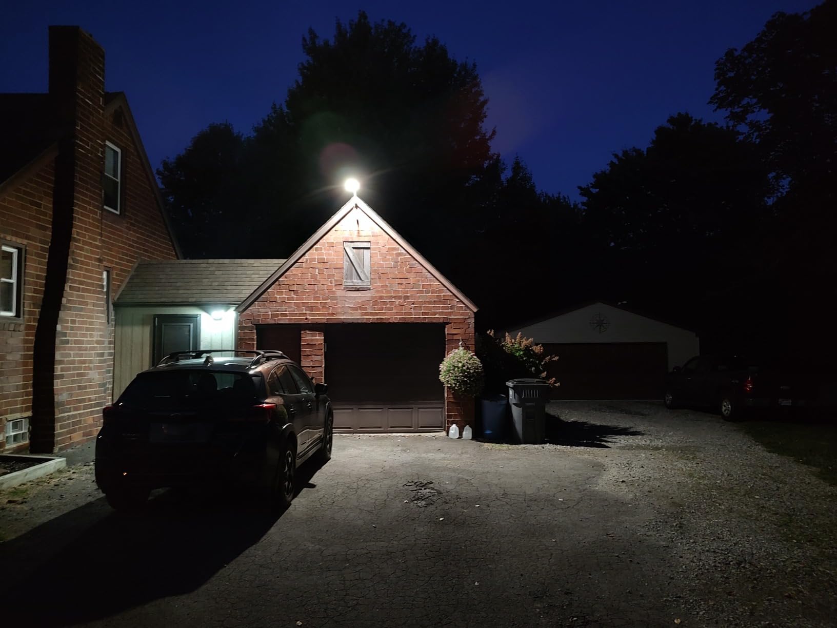 6000LM Dusk to Dawn Outdoor Lighting LED Barn Light Security Lights, 42W 4000K Daylight, AC 110-240V, ETL Listed, Waterproof Outside Lights for Yard Warehouse Garage customer photo 2