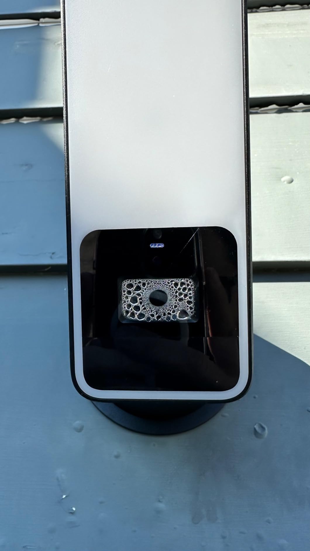 Eve Outdoor Cam - Secure floodlight Camera, Maximum Security & Privacy (HomeKit Secure Video), 1080p, Night Vision, Wi-Fi (2.4 GHz), Motion Sensor, Two-Way Communication, People/pet/Vehicle Detection customer photo 2