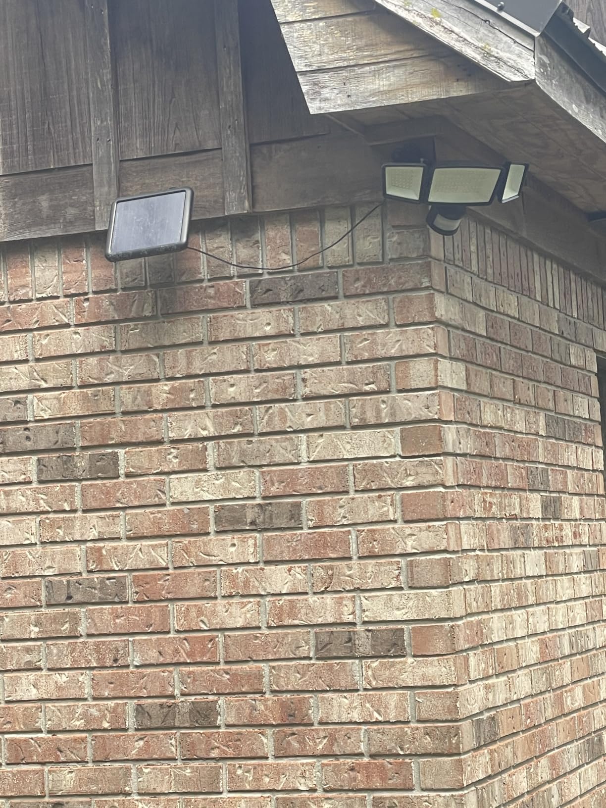 Ensenior 5 Motion Sensor Modes Solar Security Light, 1800LM 270° Wide Angle 3 Heads LED Flood Lights, IP65 Waterproof Wall Lights, Separate Solar Panel Remote Control Solar Lights Outdoor customer photo 1