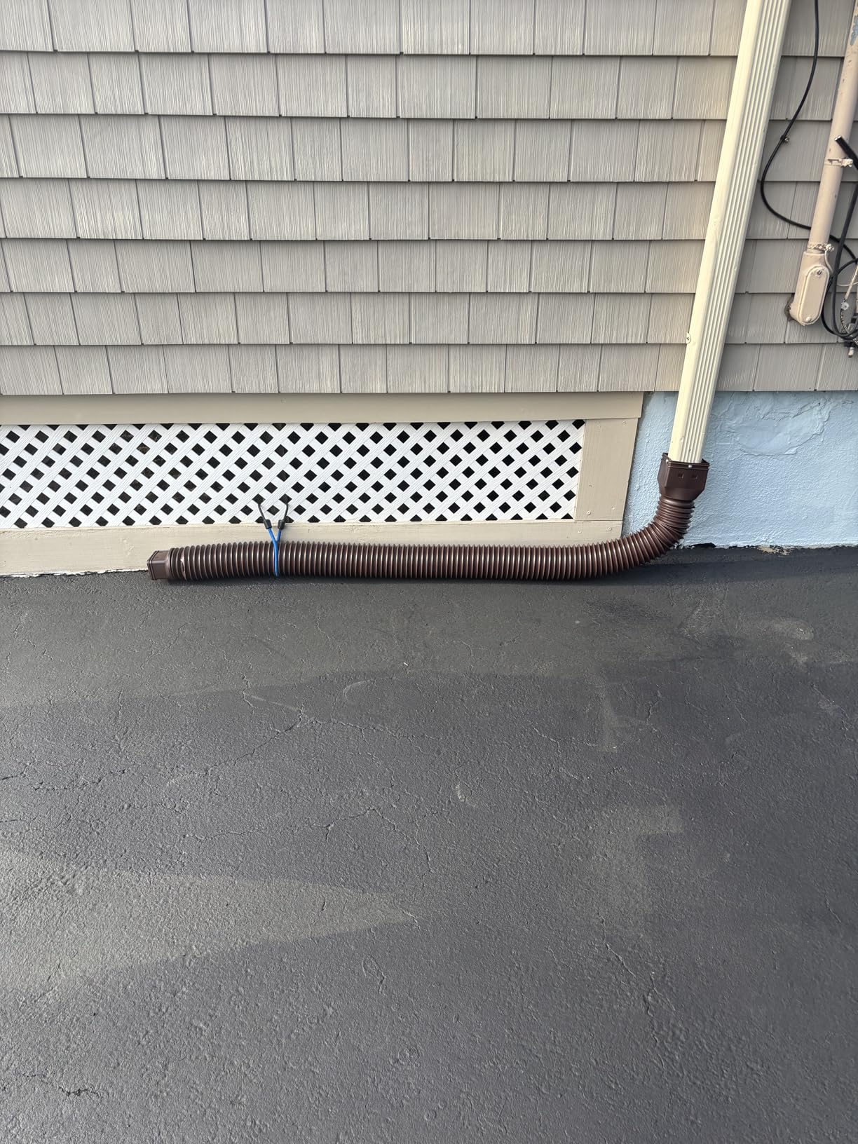 Ogutter Rain Gutter Downspout Extensions, Downspout Extender for Rainwater Drainage Flexible, Down Spout Drain Extension Pipe and Extendable from 21 to 66 Inches (White) customer photo 1