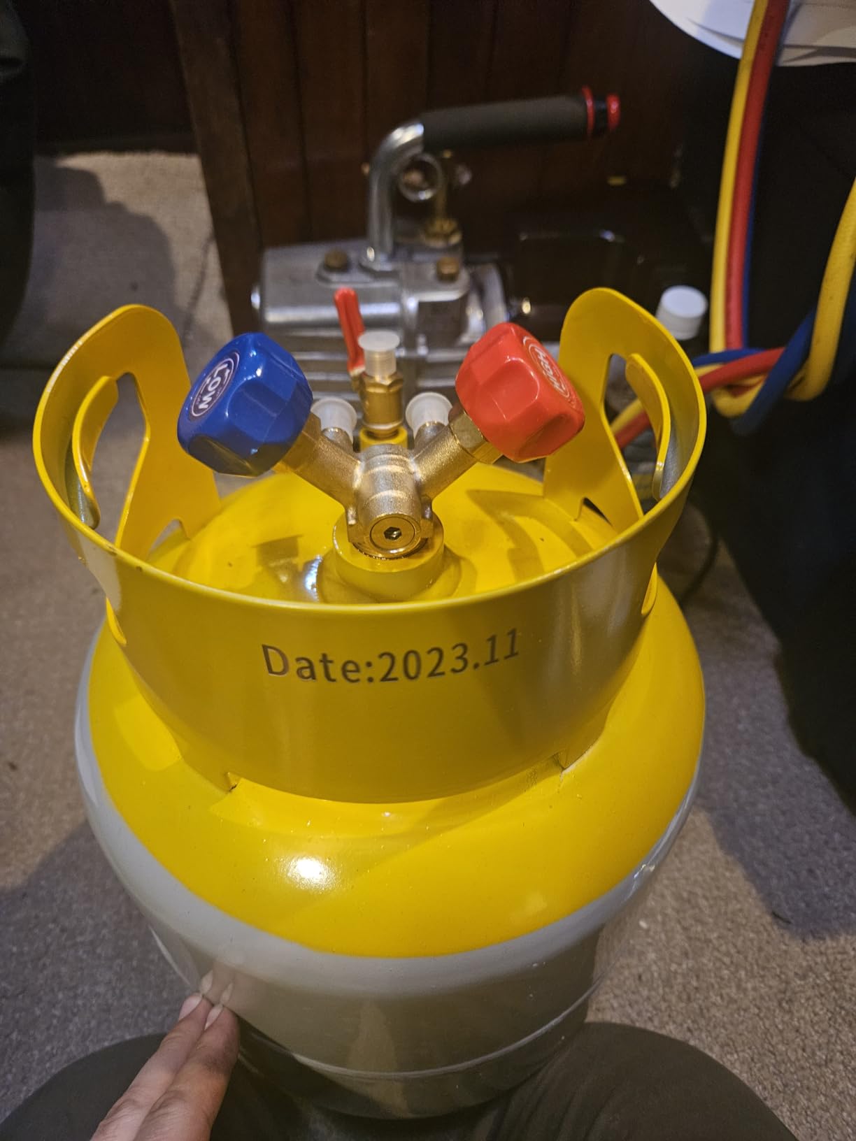 FAHKNS Recovery Tank, 30 lb Reusable Cylinder Can Double Valve HVAC Tank Reclaim Tank 1/4 SAE Y Valve Gray Yellow Large Capacity Without Float Switch for R12 R22, R134A, R410A etc Refrigerant customer photo 1