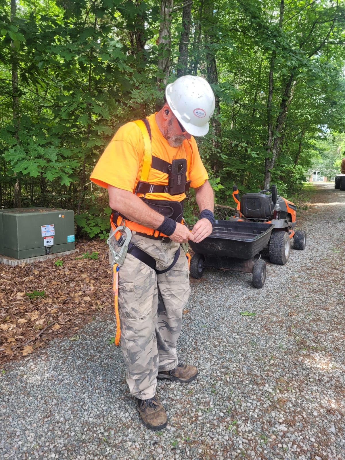 DIJJIG Full Body Safety Harness Kit OSHA/ANSI Compliant for Roofing | Includes Internal Shock-Absorbing Lanyard, Orange Harness for Construction customer photo 2