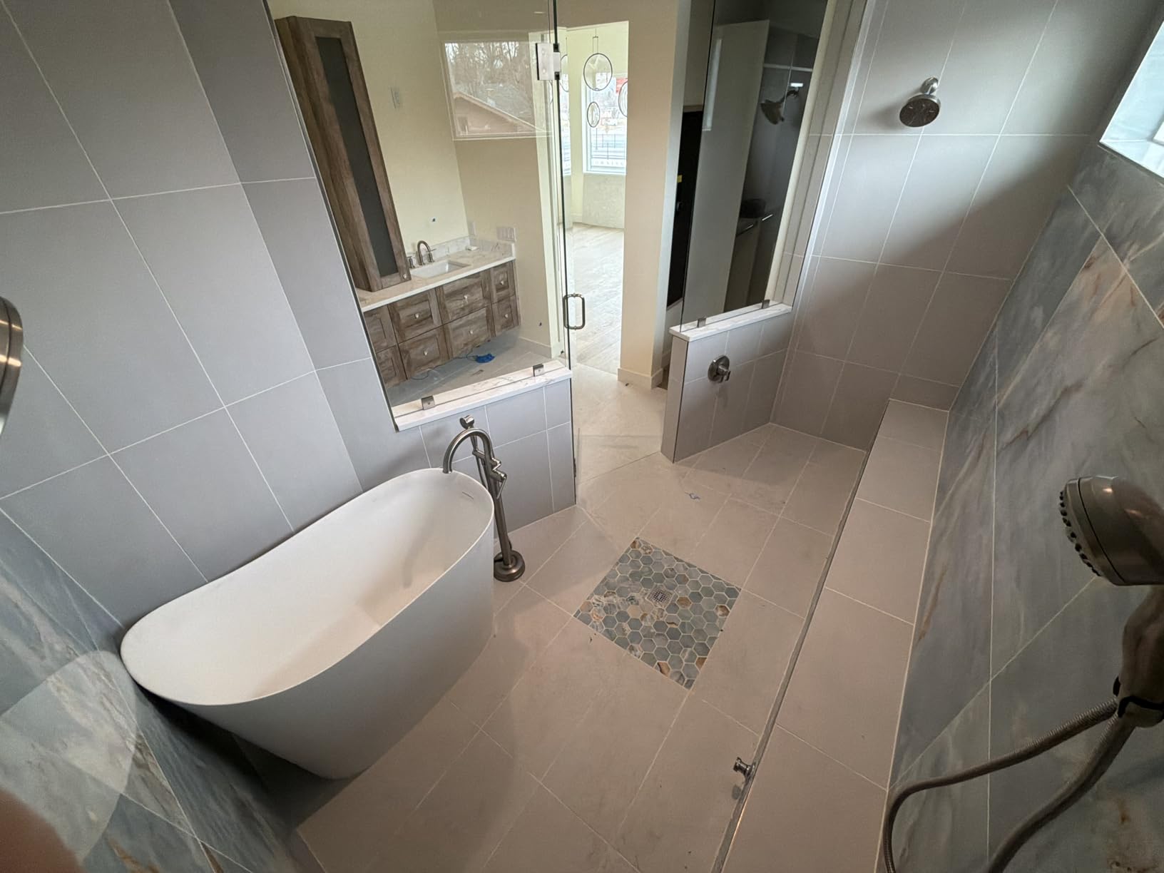 65'' Free Standing Tub, Stone Resin High-Back Bathtub, White | Solid Surface Freestanding Bathtub, Matte Soaking Tub, Stand Alone Tubs with Pop-up Drain and Overflow customer photo 2