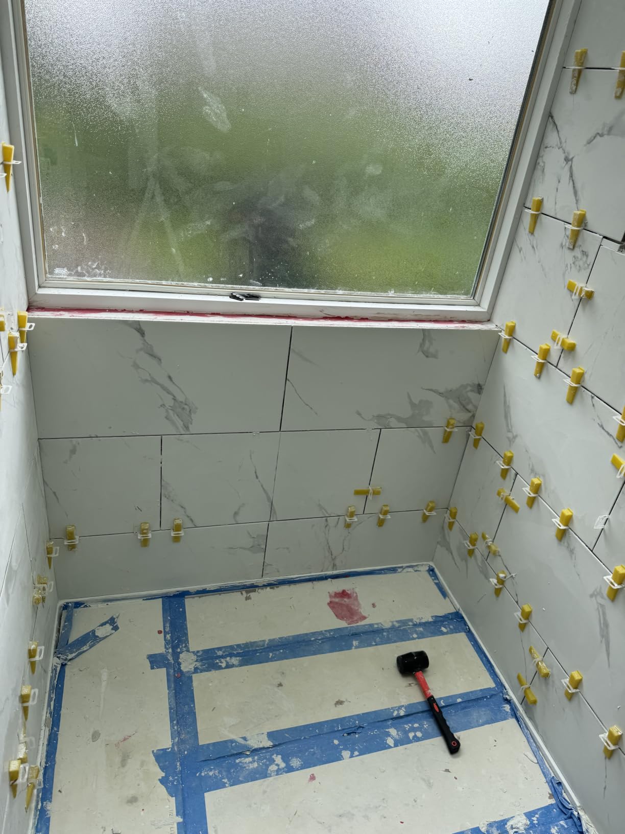 DGSL Tile Leveling System with Rubber Mallet and Tile Plier - 1000-Piece Tile Spacers 1/8 Inch Tile Clips and 200-Piece Reusable Wedges Tile Leveling Tools for Tiles and Stone Installation customer photo 1