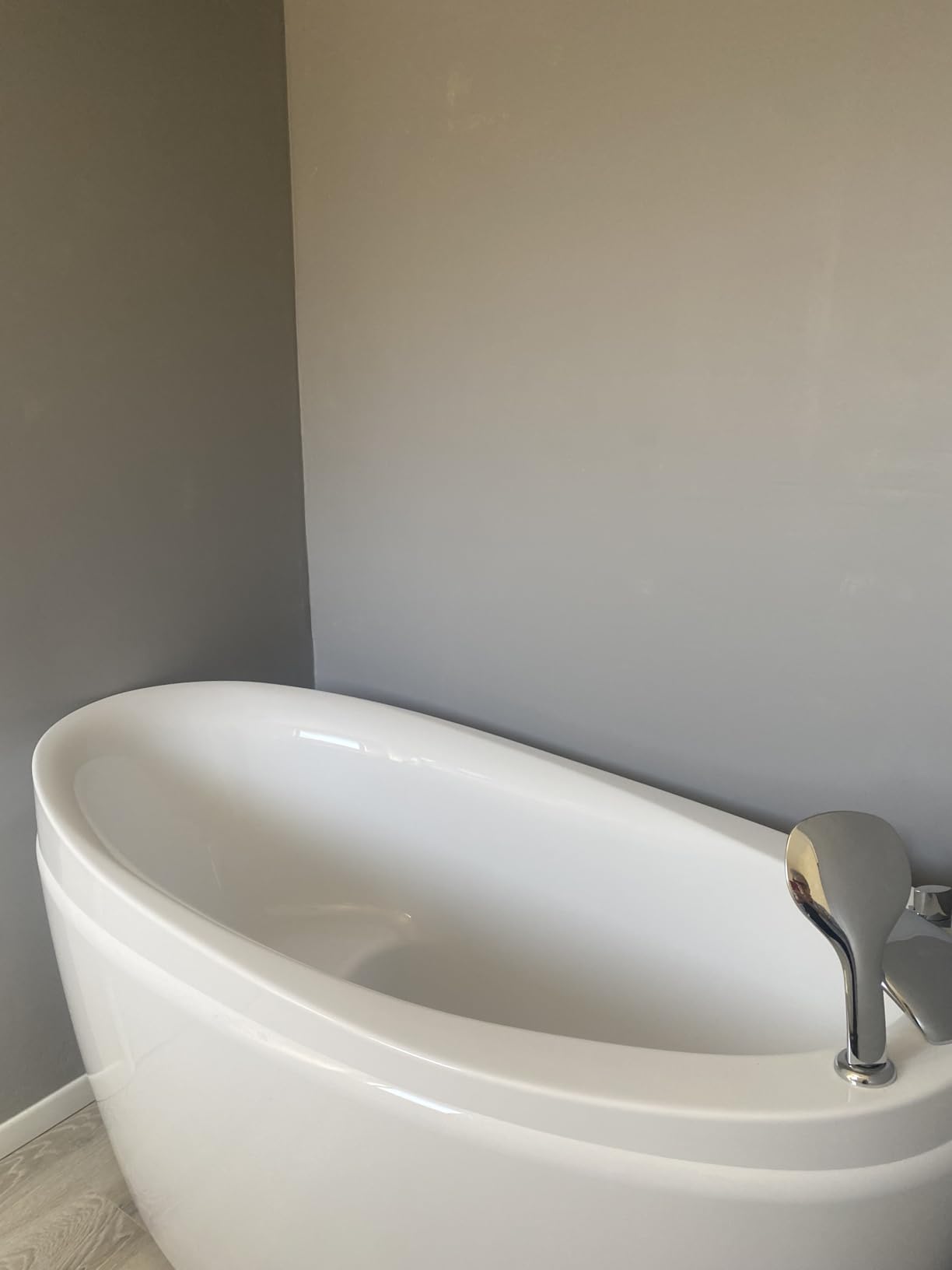 Empava 59 Inch Freestanding Bathtub - Modern Stand Alone Soaking Tubs | with Integrated Drain & Overflow System, White customer photo 2