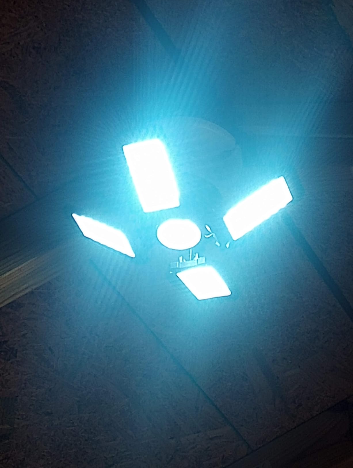 Garage Lights 2 Pack 120W, 12000LM LED Garage Lights with 4+1 Deformable Panels 6500K Screw in LED Shop Lighting for Workshop, Basement Support E26/E27 customer photo 2