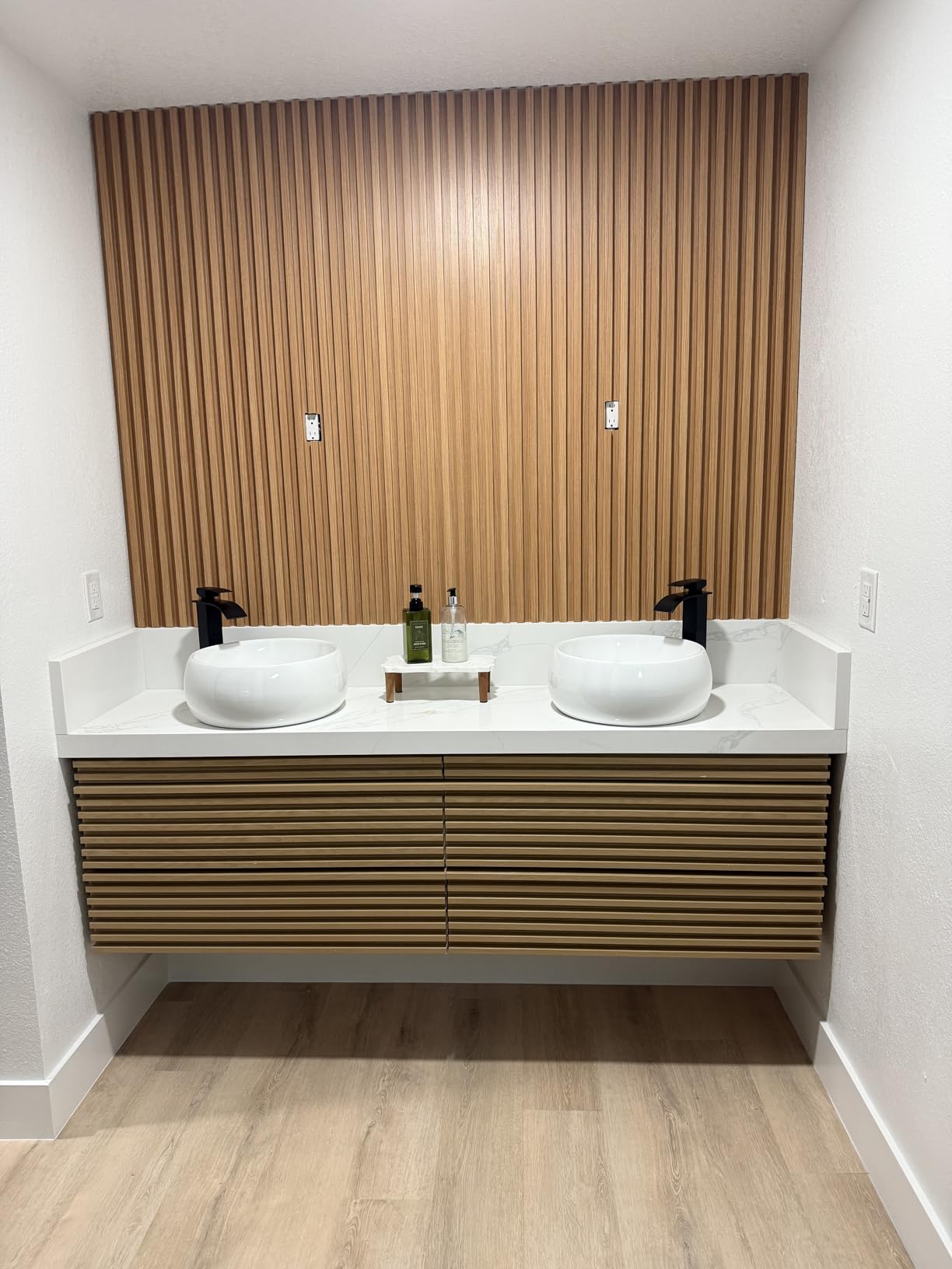 Vessel Sinks for Bathrooms, OCEALAGOON 16 Inch Round Bathroom Vessel Sink, White Ceramic Porcelain Bathroom Sink Bowl for Vanity, Modern Bathroom Sinks Above Counter customer photo 1