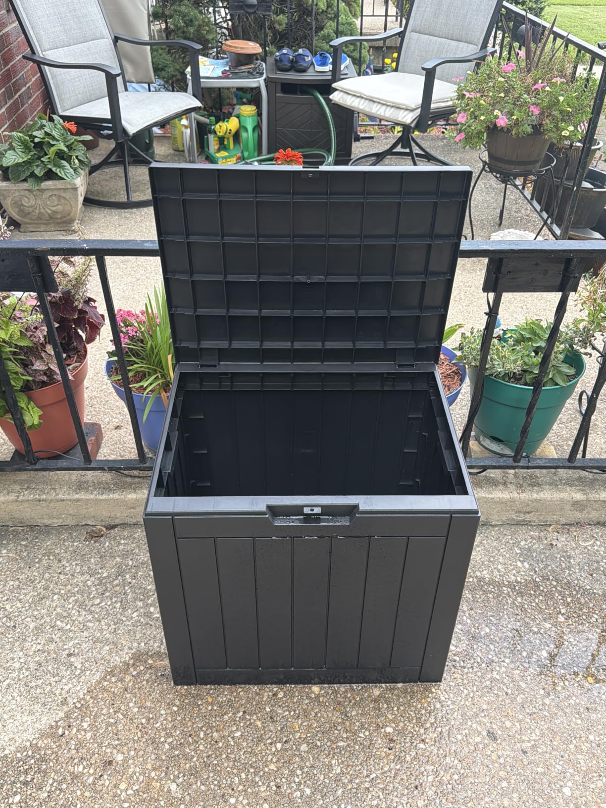 30 Gallon Outdoor Deck Box, Lockable Waterproof Outdoor Storage Boxes For Garden Tools, Indoor Cushions, Accessories Outside Storage Resin Weatherproof Container (Black) customer photo 1