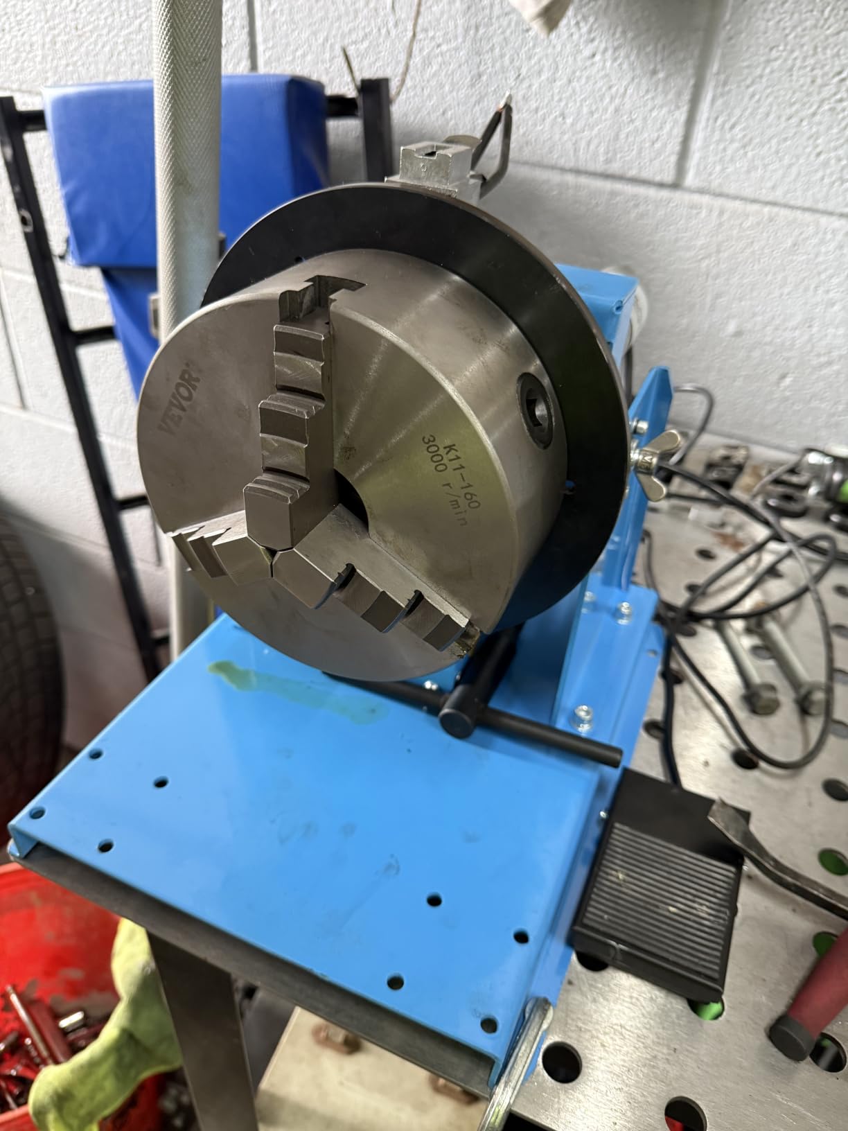 VEVOR Rotary Welding Positioner 10KG, 1-12 RPM 20W, Adjustable 0-90 Degree Turntable with 8.1 Inch 3-Jaw Chuck, Compact Welder Machine for Precision Cutting, Grinding, Assembly, and Testing customer photo 1