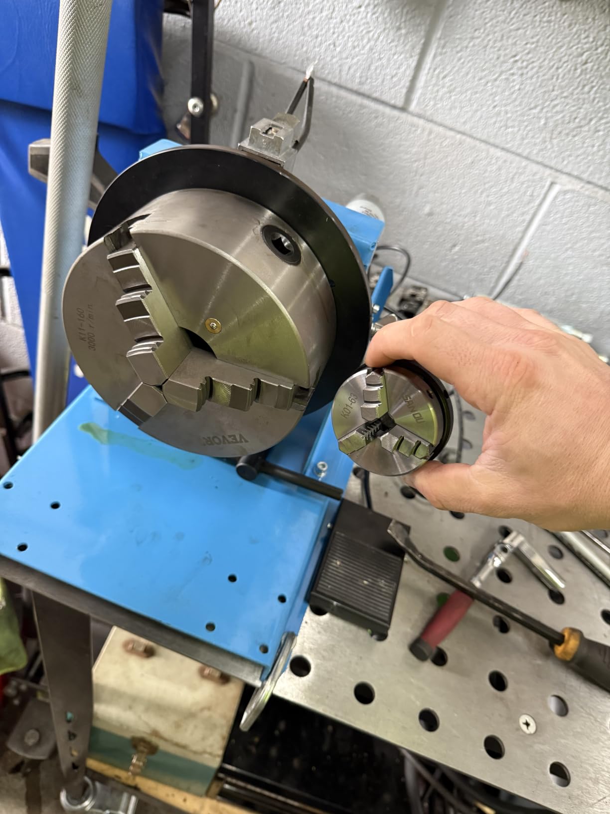 VEVOR Rotary Welding Positioner 10KG, 1-12 RPM 20W, Adjustable 0-90 Degree Turntable with 8.1 Inch 3-Jaw Chuck, Compact Welder Machine for Precision Cutting, Grinding, Assembly, and Testing customer photo 2