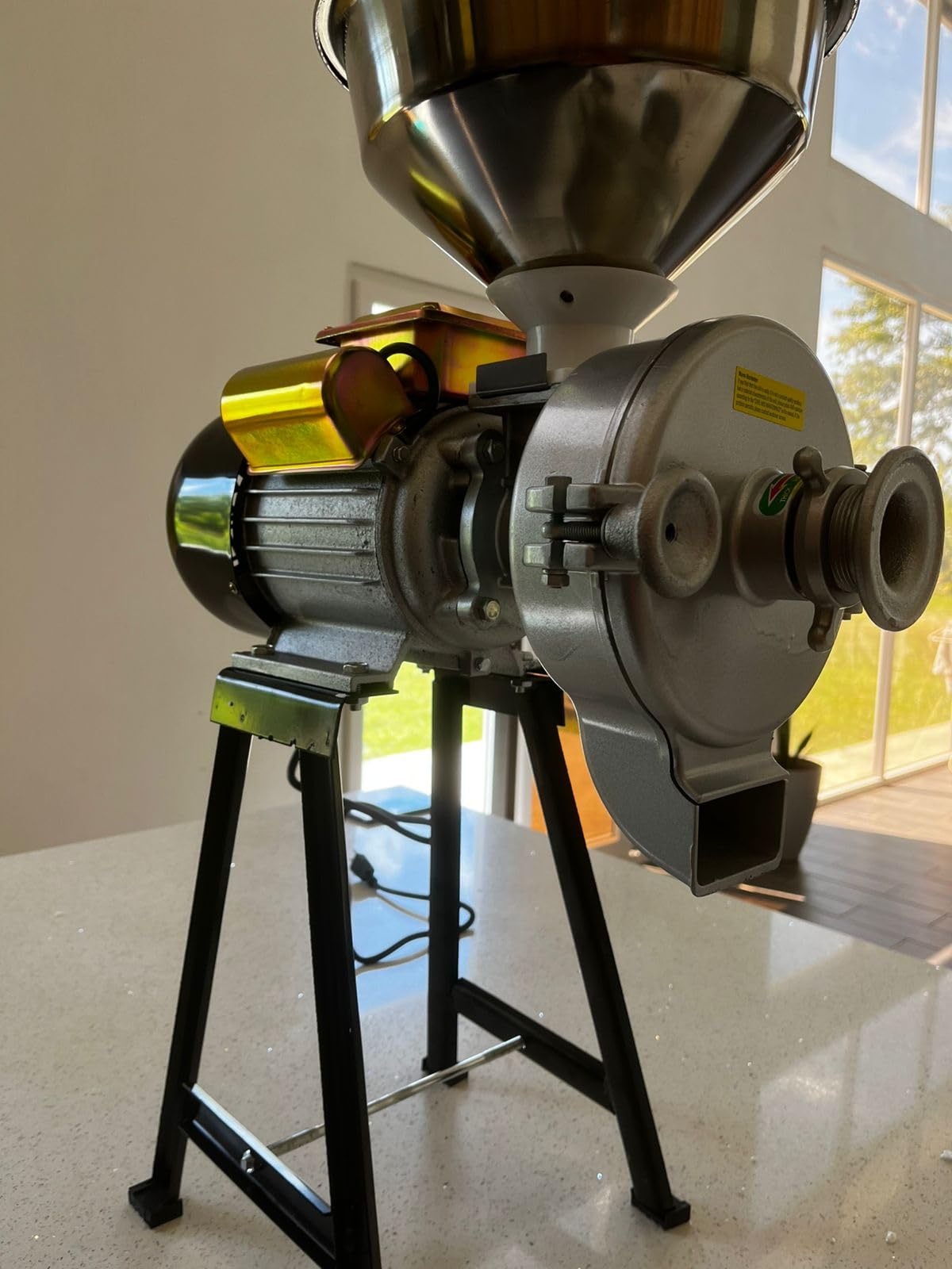 VEVOR Electric Grain Mill Grinder, 3000W Spice Grinders, Commercial Corn Mill with Funnel, Thickness Adjustable Powder Machine, Heavy Duty Feed Flour Cereal Mill Wheat Grinders, Dry & Wet Grinder customer photo 1