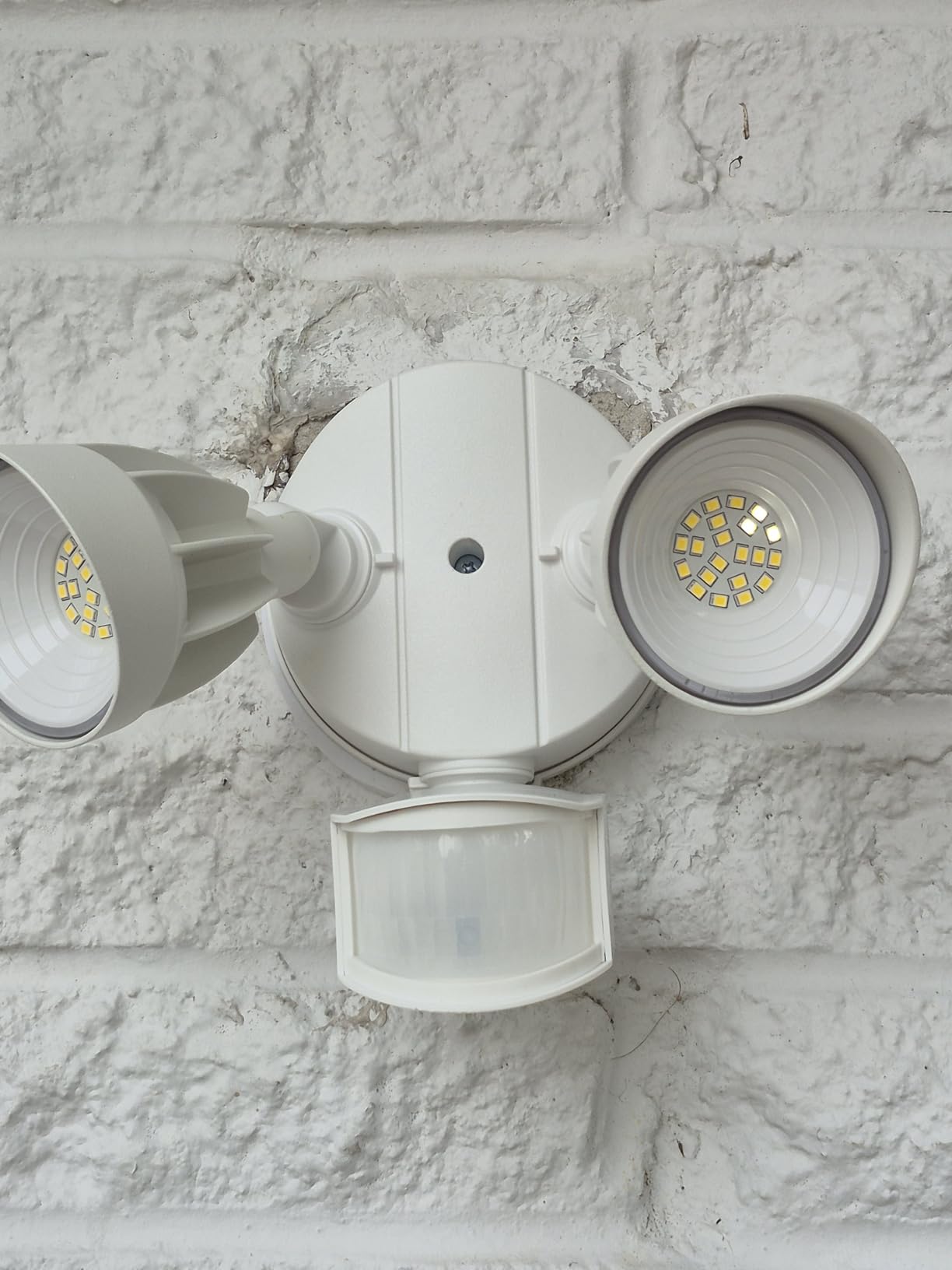 UME LED Security Light Motion Sensor Outdoor Lights, 27W 3500LM, 5000K, IP65 Waterproof, Dusk to Dawn, 2 Head Motion Detector Flood Light for Outside, Garage, Yard customer photo 1