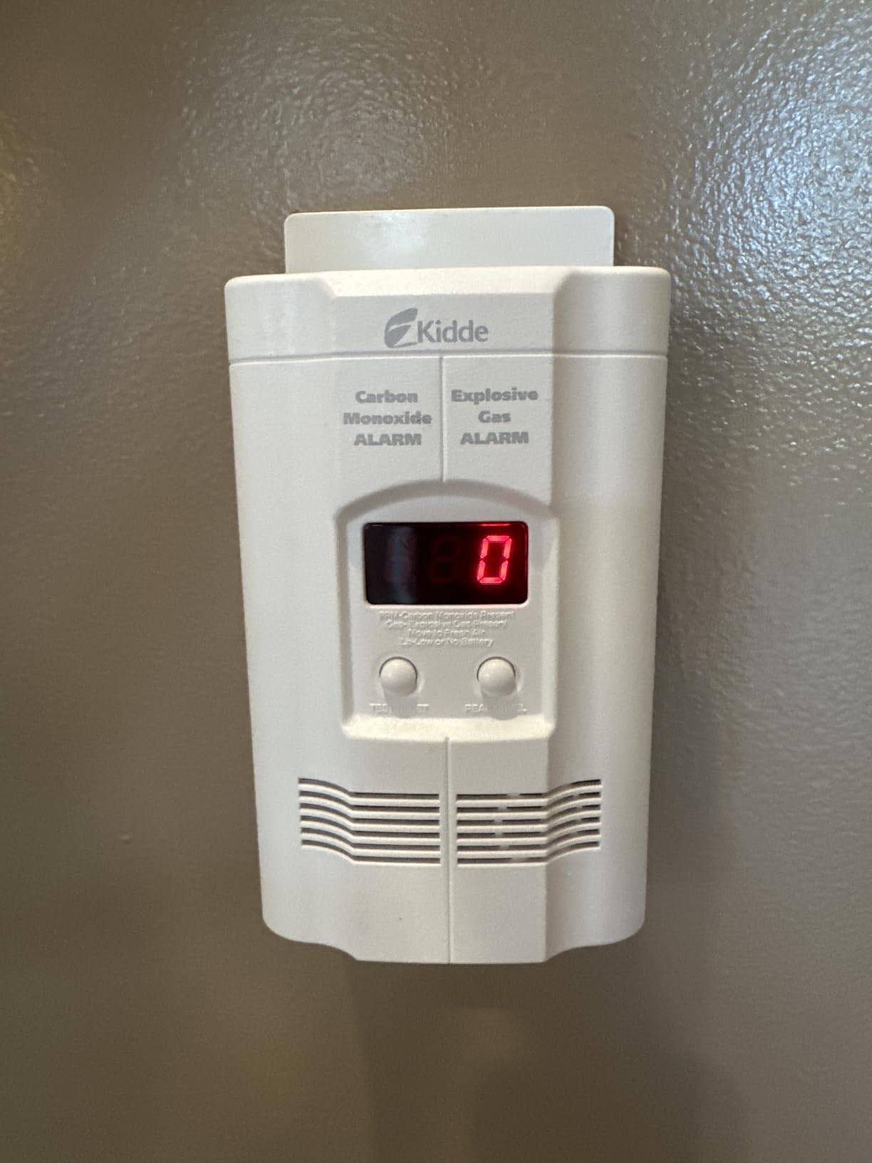 Kidde Carbon Monoxide + Explosive Gas, Natural Gas & Propane Alarm, Plug-in with 9V Battery Backup, Digital Display, 85 dB Alarm, LED Status Indicators, 3rd Edition customer photo 1