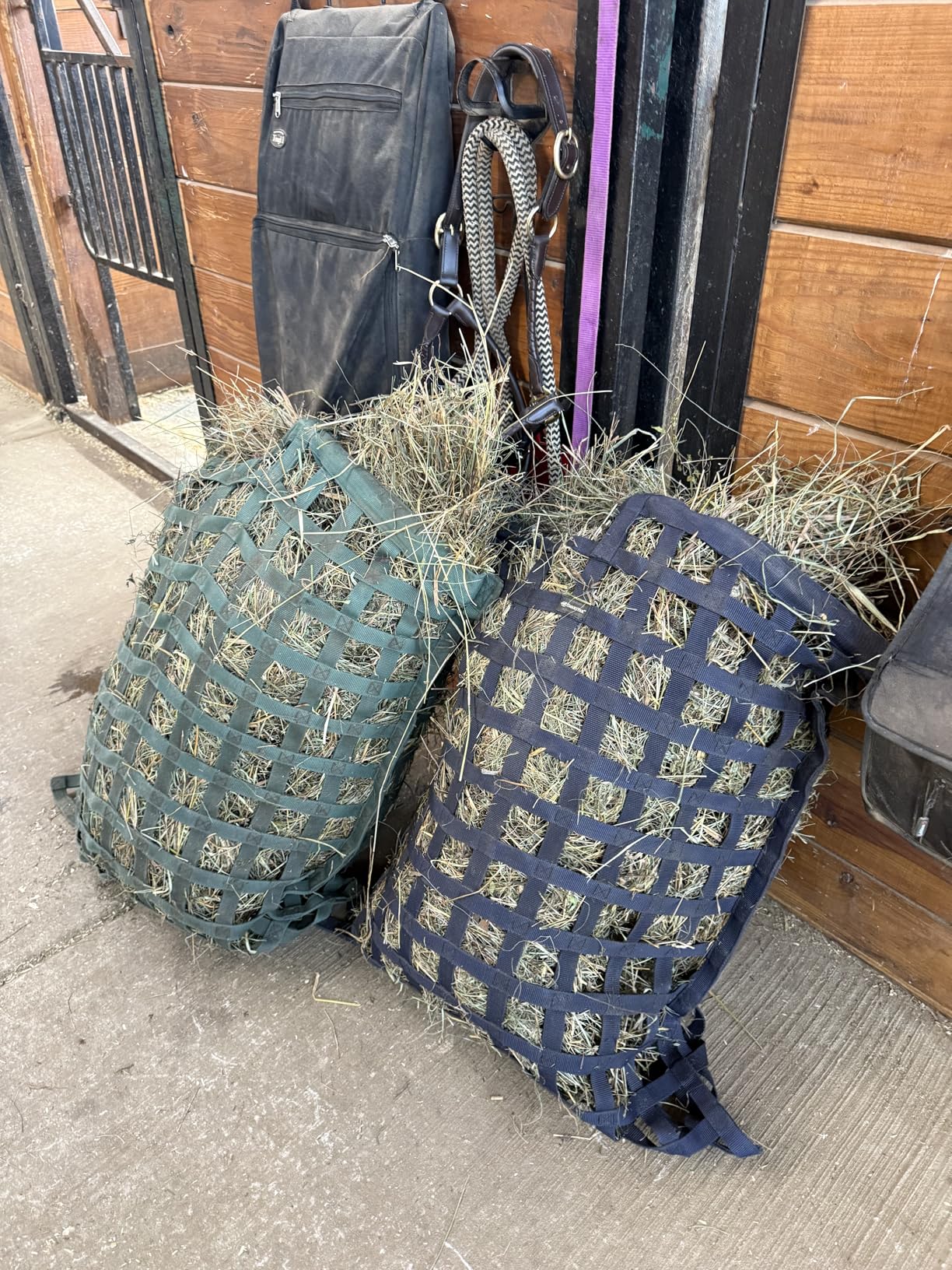 SmartEquine Slow Feed Hay Bag for Horses | Hay Feeder Net with Resistant Nylon | Gator Mouth Enclosure for Easy Loading | Fits 10-15 lbs of Hay | 4 Flakes Bag | 37
