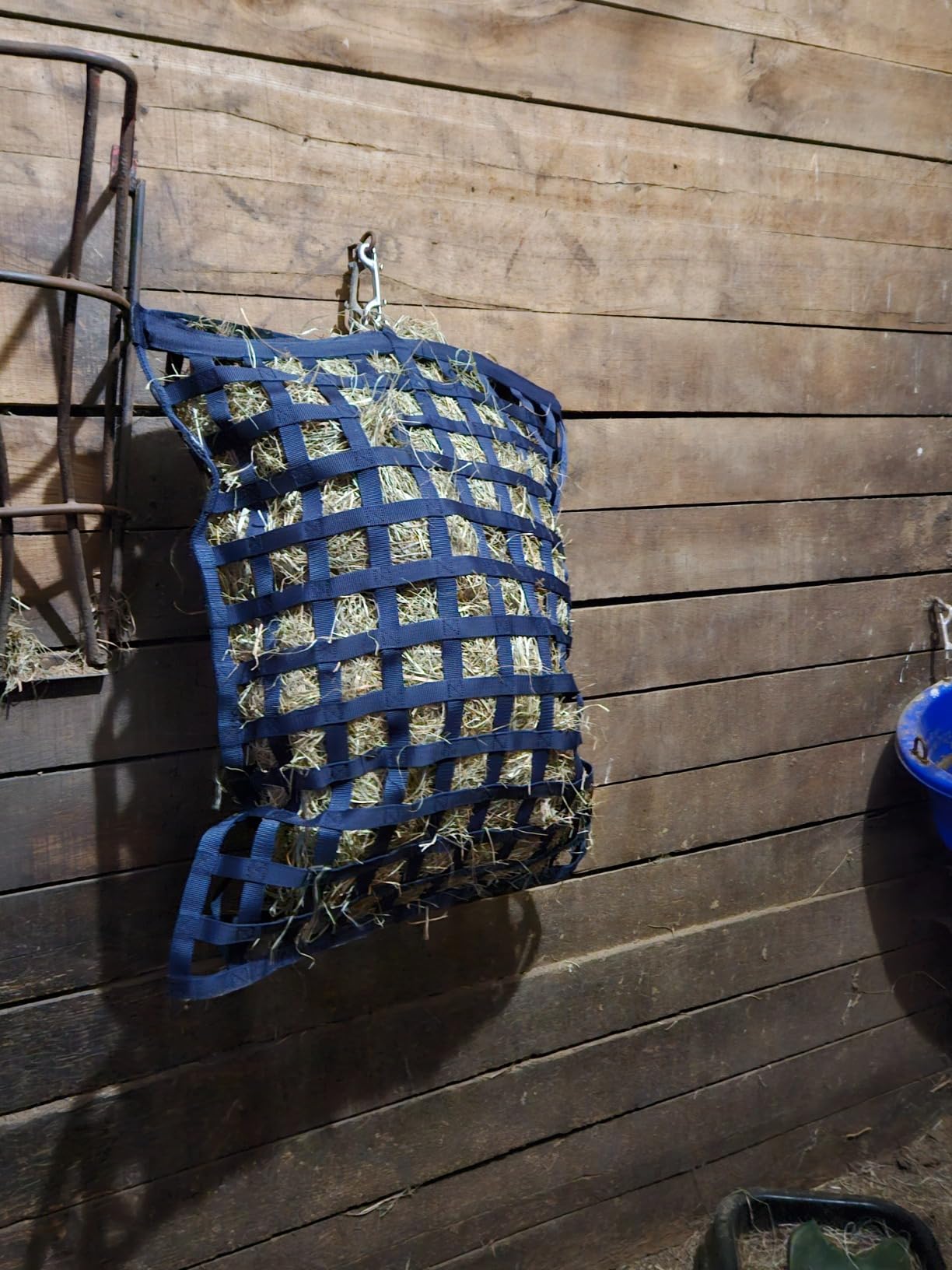 SmartEquine Slow Feed Hay Bag for Horses | Hay Feeder Net with Resistant Nylon | Gator Mouth Enclosure for Easy Loading | Fits 10-15 lbs of Hay | 4 Flakes Bag | 37