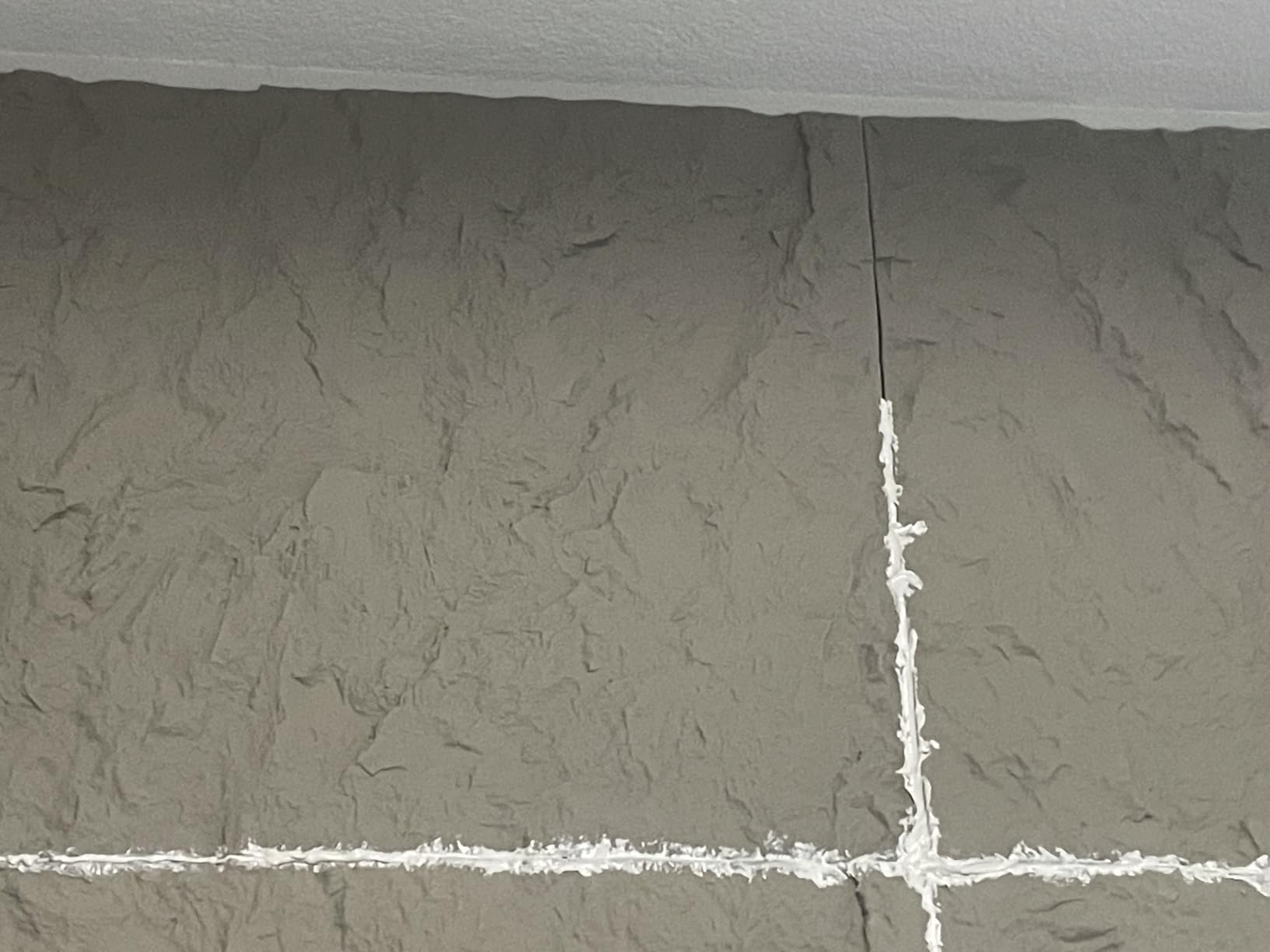 KASARO 3D Faux Stone Wall Panels, 4 PCS PU Wainscoting Panel - Cement Texture Thicker Design for Interior Wall Decor, Home & Office Accent Wall, Easy Install, 43.3