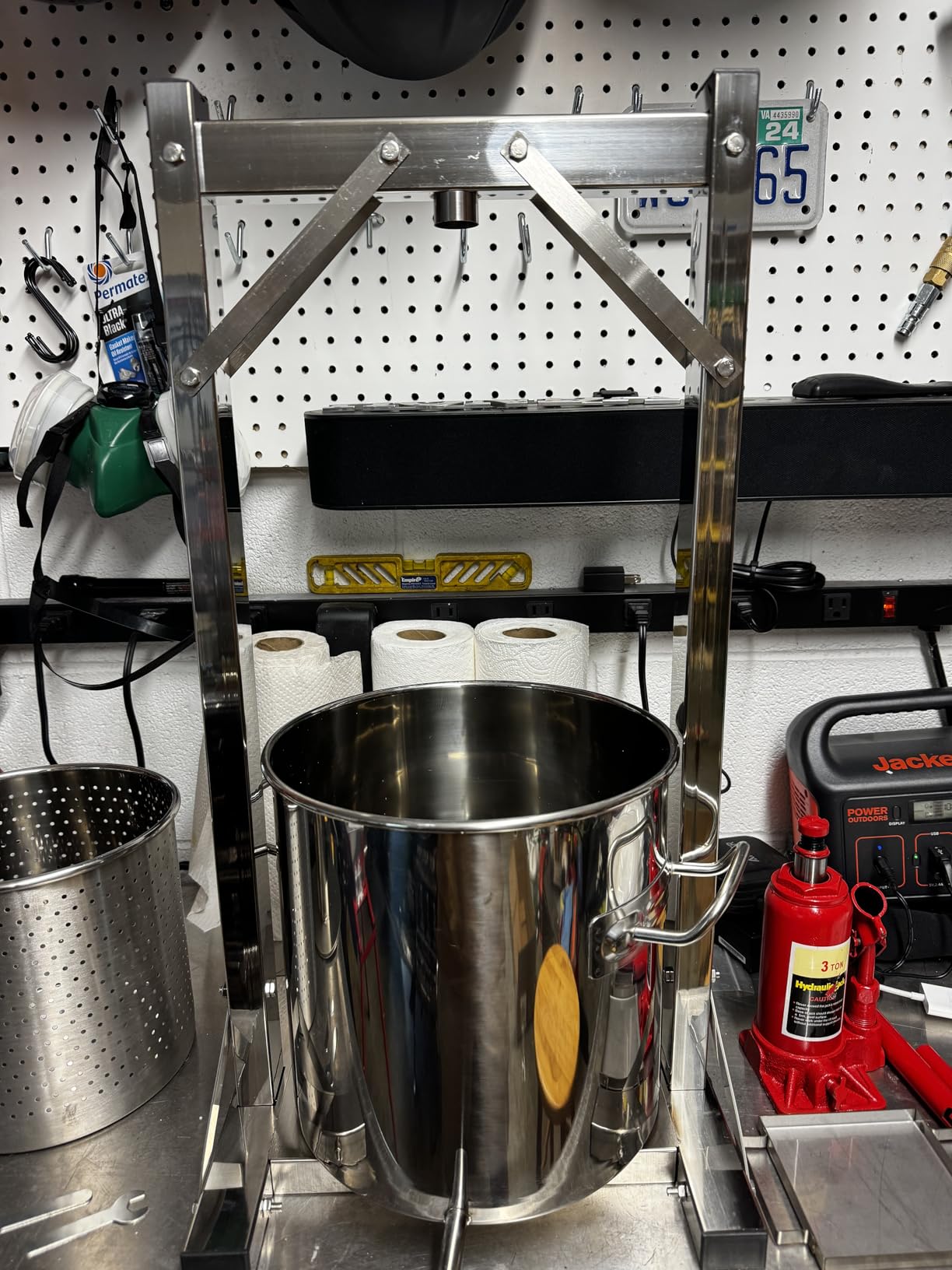 3.2 Gal Fruit Press, 12L Stainless Steel Hydraulic Jack Juicer Hand Squeezer for Cider Grape Crusher Wine Apple Carrot Orange Berry Vegetables Cheese Tincture Herbal Juice Making customer photo 2