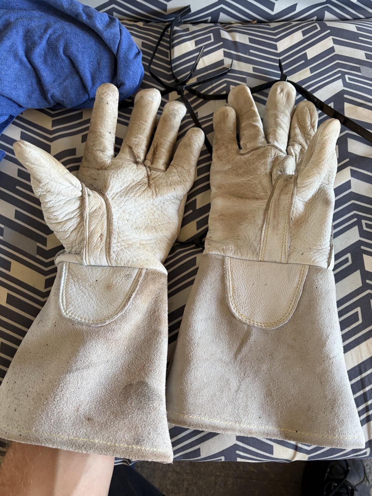 716 Plus American Elk Skin Hybrid Welding Gloves, MIG TIG Stick Compatible, White customer photo 1