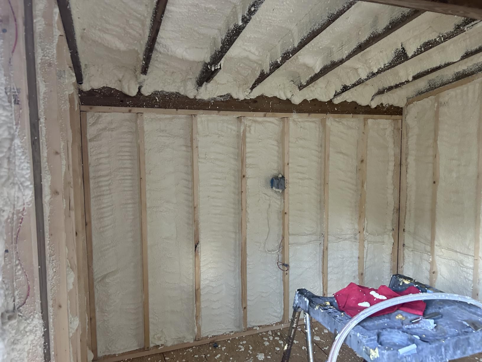 Froth Pak 630 Spray Foam Insulation Kit, 15 ft Hose, Closed Cell | 2 Part Foam Sealant, Yields Up to 630 Board Ft, Air Sealing & Insulating, Class A Fire Rated, Fast Cure, R-6.2 Per Inch customer photo 1