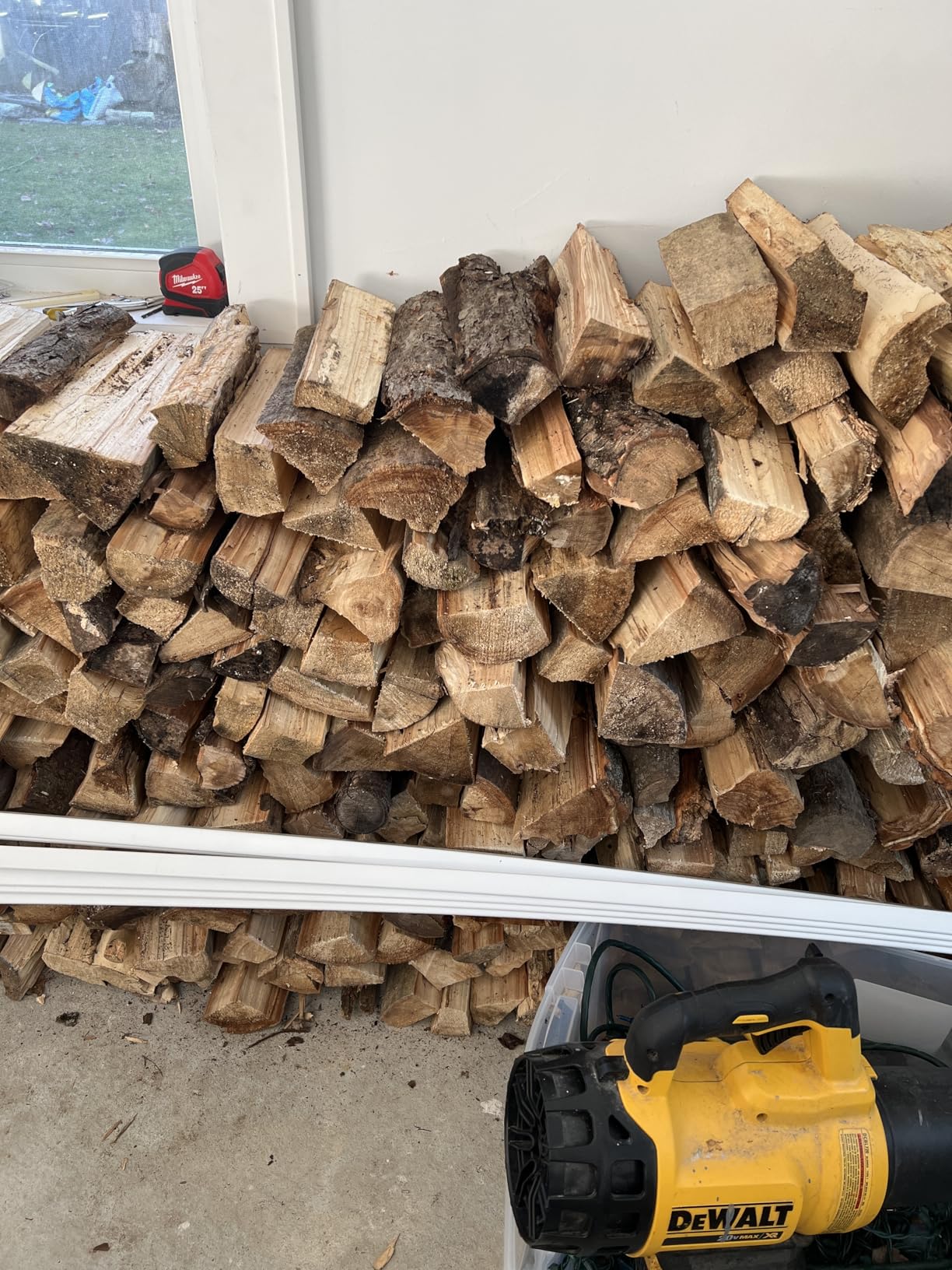 BILT HARD 6.5 Ton Electric Log Splitter with Stand - 15 Amp Motor Wood Splitter with Hydraulic Ram customer photo 1