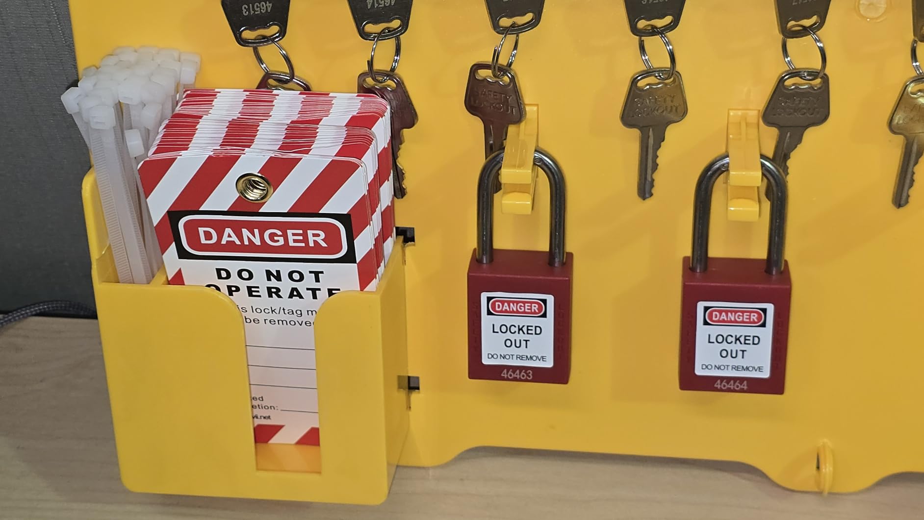 TAEGIQ Lockout Tagout Station with Loto Devices, Lock Out Tag Out Kit Board, 12 Pcs Safety Padlocks Set, 6 Loto Hasps, 30 Do Not Operate Tags for OSHA Compliance customer photo 2