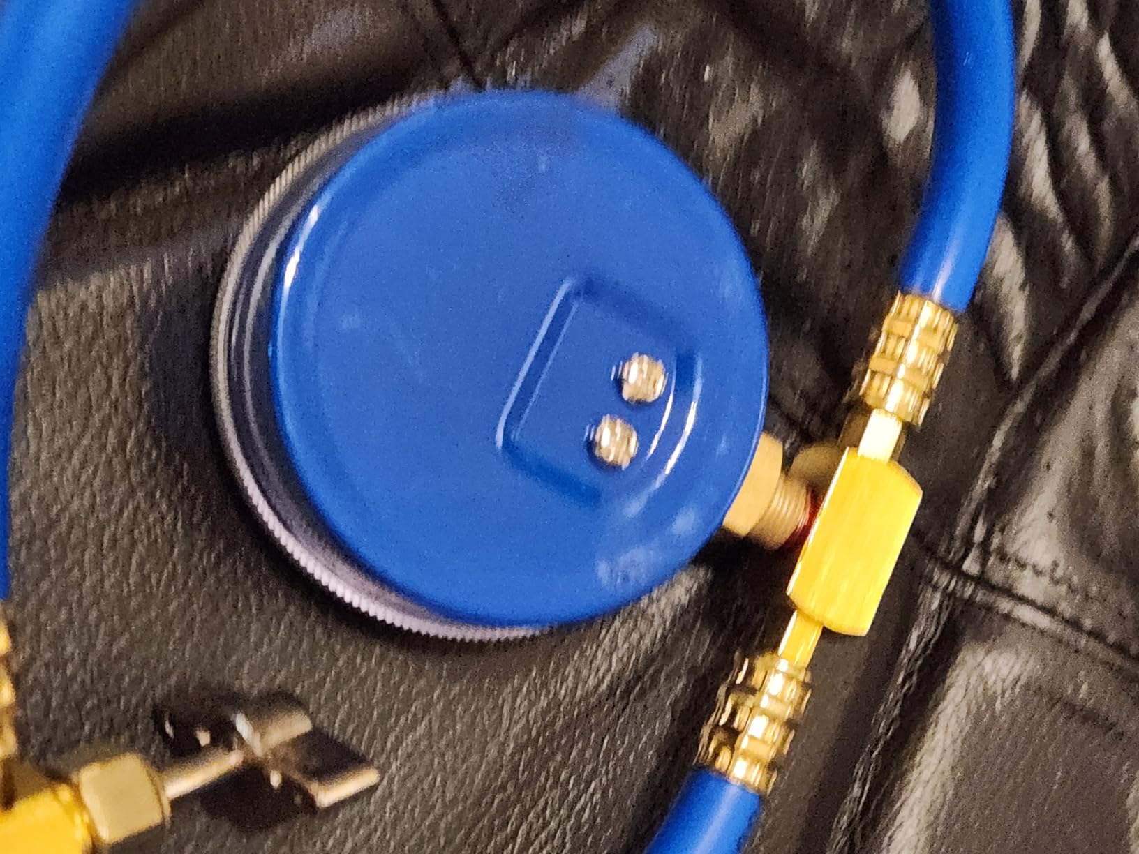 R134A Car AC Refrigerant Charge Hose Kit, Air Conditioning Charge Hose with Gauge & 1/2 Dispensing Valve, Vehicle Refrigerant Recharge Measuring Accessories, Universal Fit customer photo 2