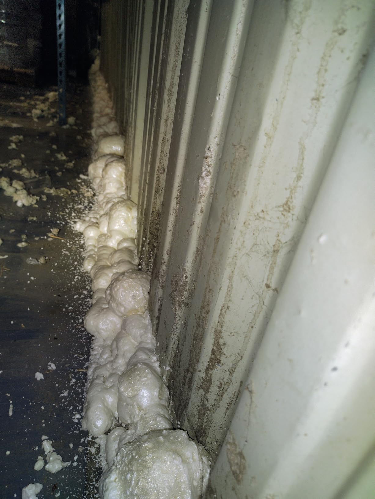 apel Spray Foam Insulation Kit (12 x 32.80 oz./240 Bd ft) Self Expanding Polyurethane Foam, Heat and Acoustic Insulation, Application Gun and Cleaner Included - 12 Pk customer photo 1