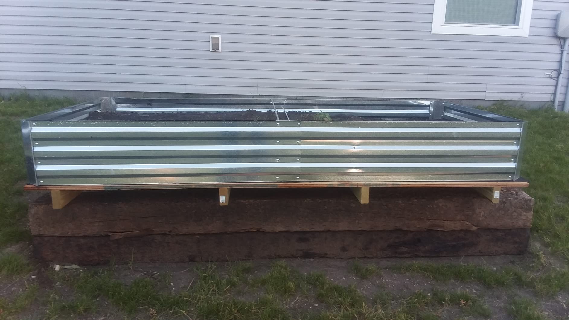 Wood AC Privacy Fence with Planter, 2 Panels, No-Dig, 45