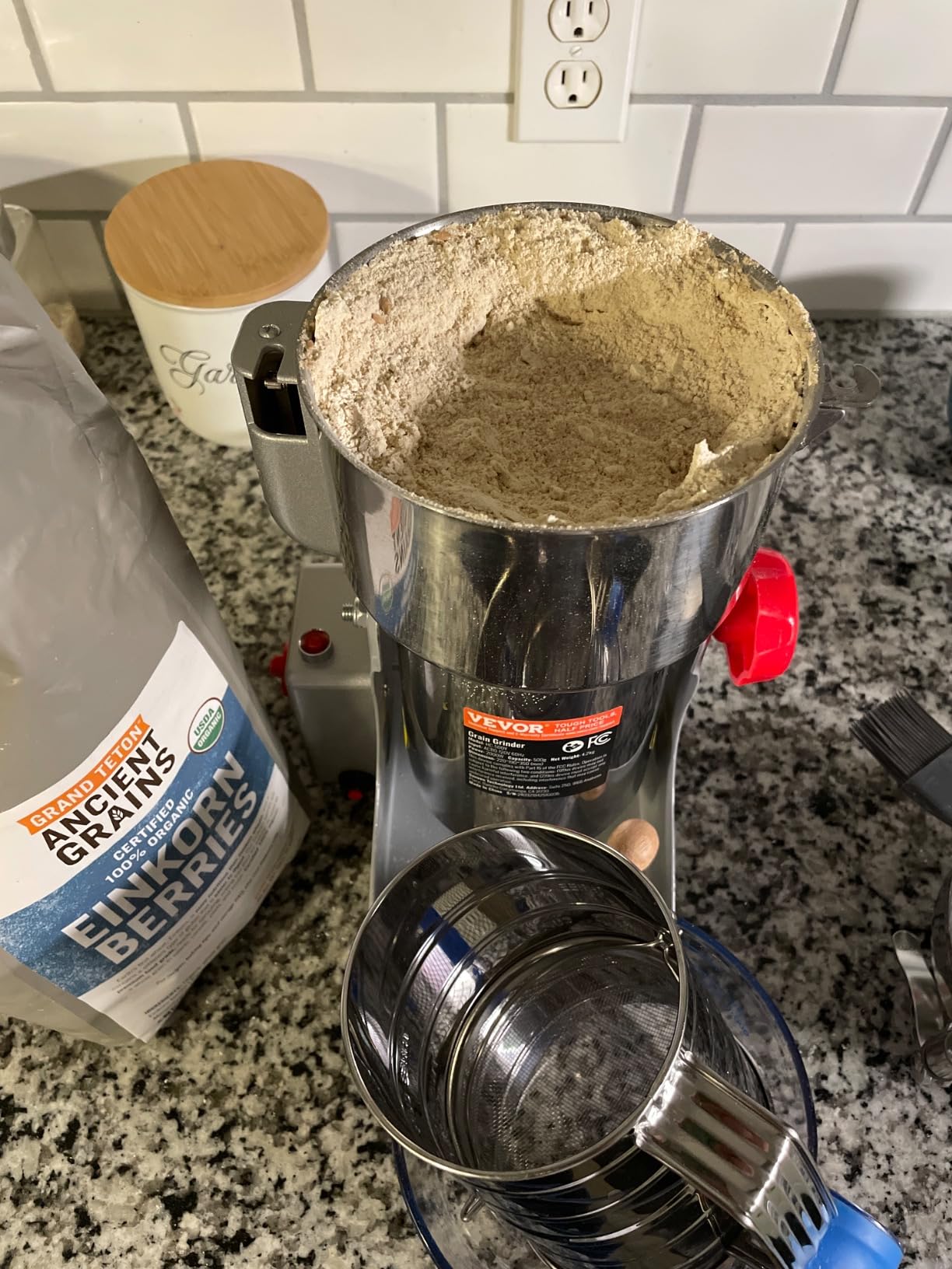 VEVOR Electric Grain Mill Grinder, 3400W 2500G Spice Corn Dry Grinding Machine, 32000RPM High Speed Stainless Steel Pulverizer Powder Machine for Dried Grain Coffee Bean Spice Nut (270° Swing Type) customer photo 1
